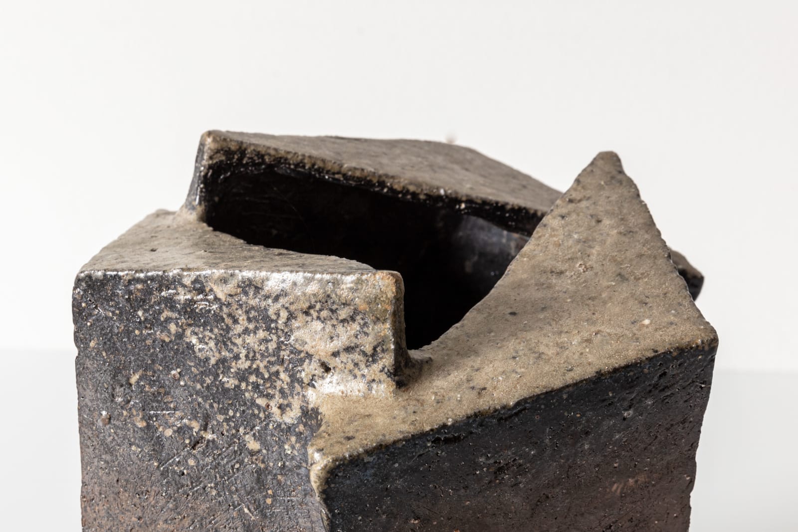 Hiroshi Toyofuku, Bizen Ware Vessel n. 8