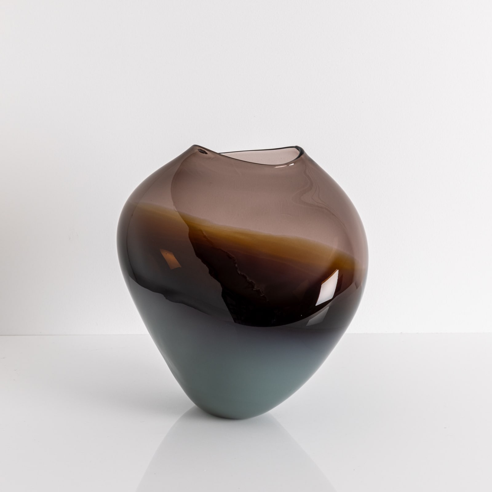 Michèle Oberdieck, Charcoal Amber Vessel
