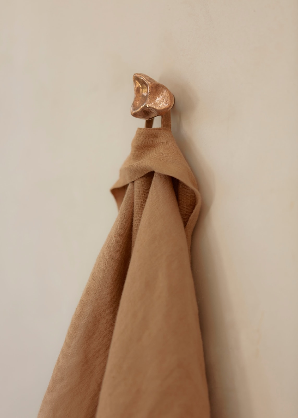 Eva Anna Gulacsi, Subtle Pinch Small Knob/Hook