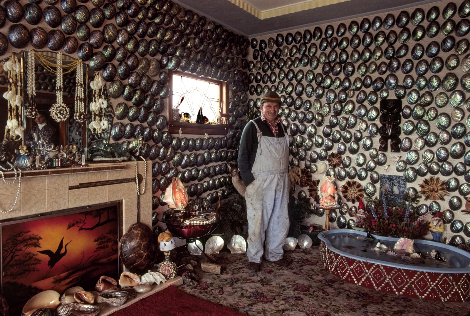 Robin Morrison, Fred Flutey in his paua shell living room, Bluff, 1979