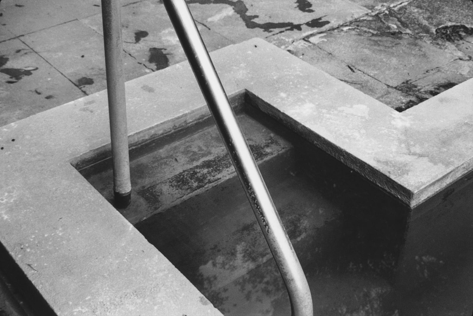 Neil Pardington, Pool, 1999