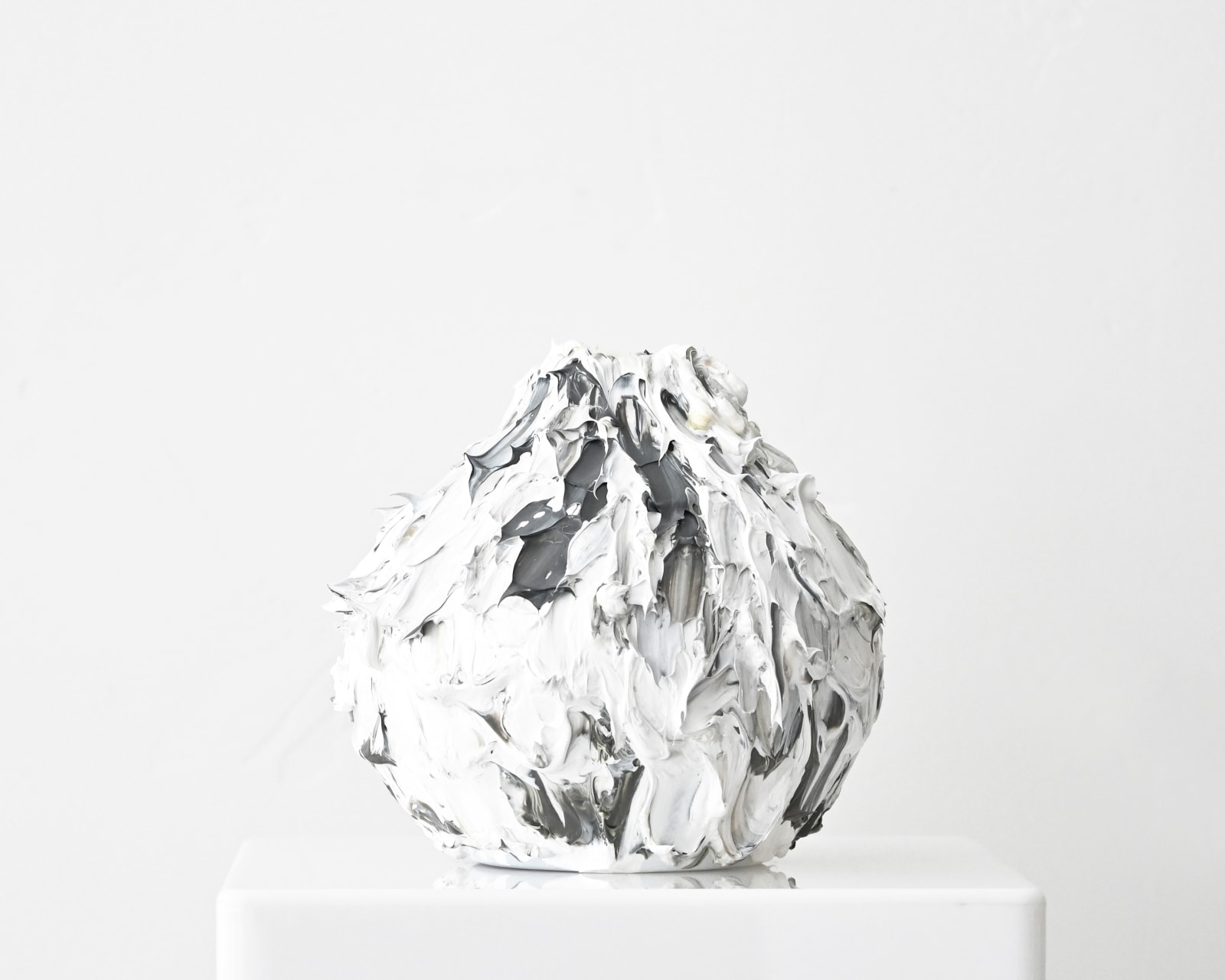 Susan Swartz, Vase (extra small, gray 5), 2019