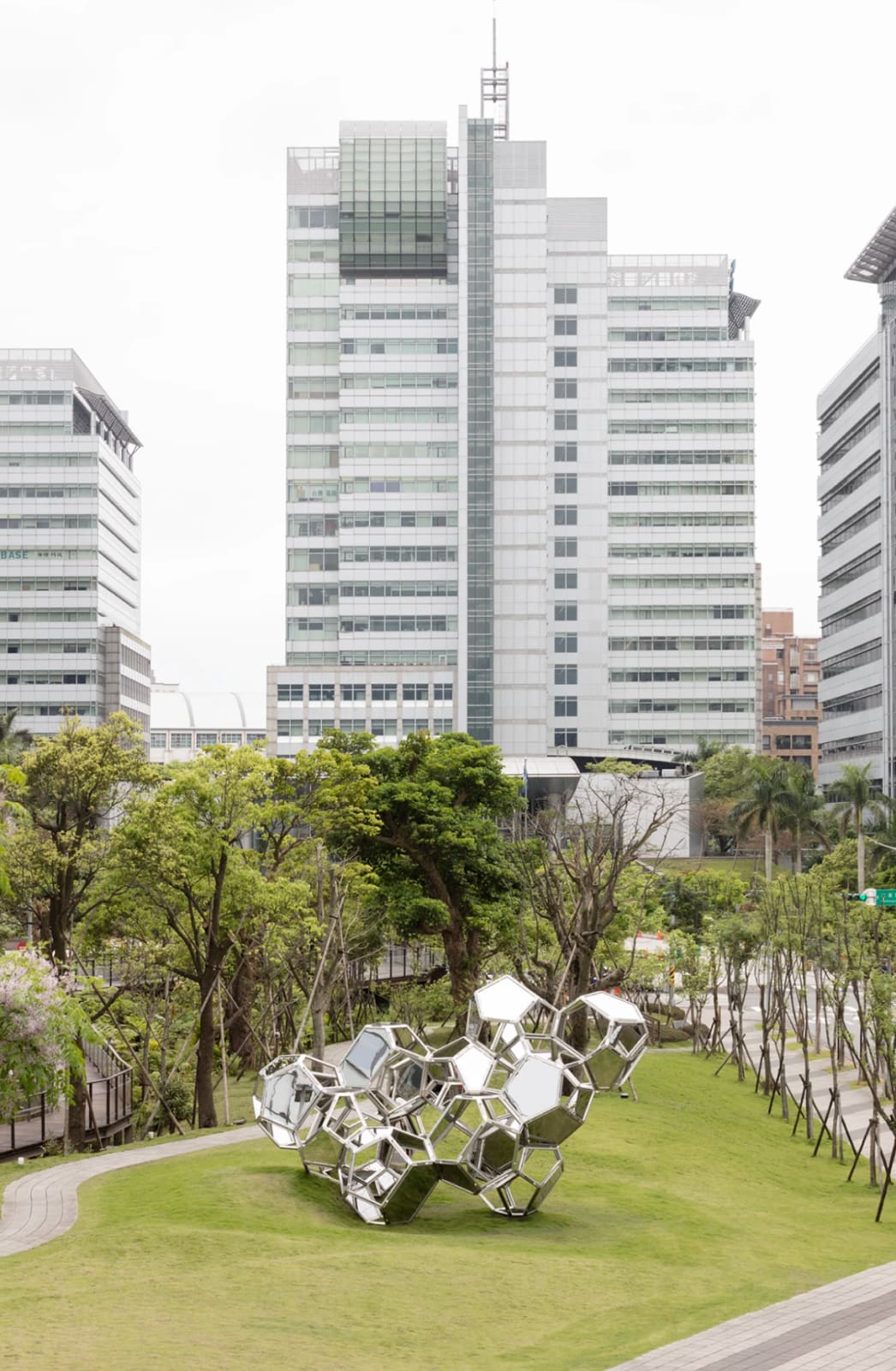 Image Cloud City: HAT-P-12.