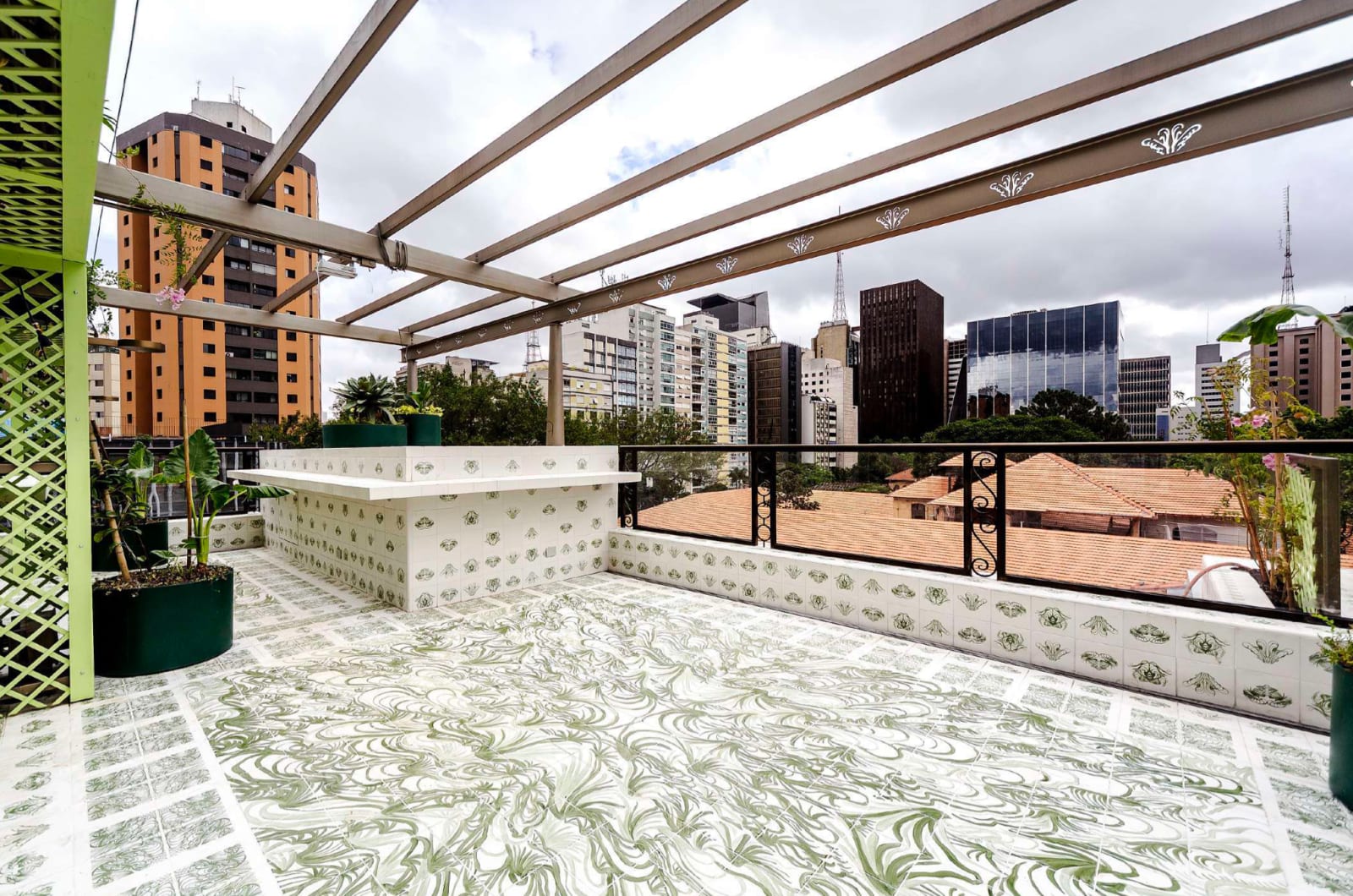 Image of Rosewood Hotel Rooftop.