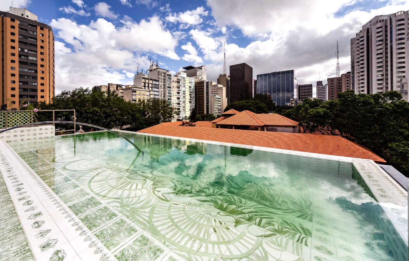Image of Rosewood Hotel Rooftop.