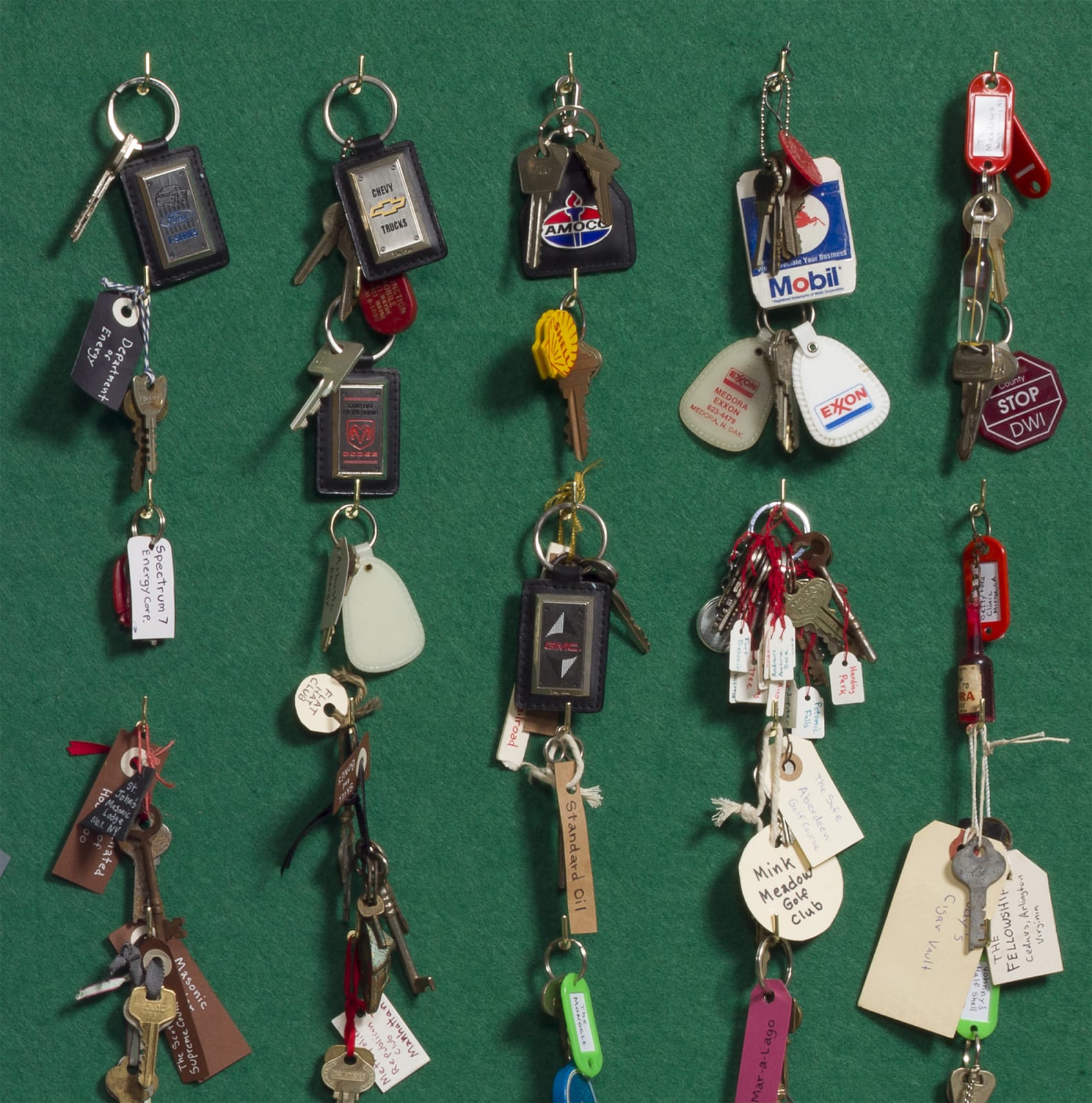 Mark Dion key hooks of the white house