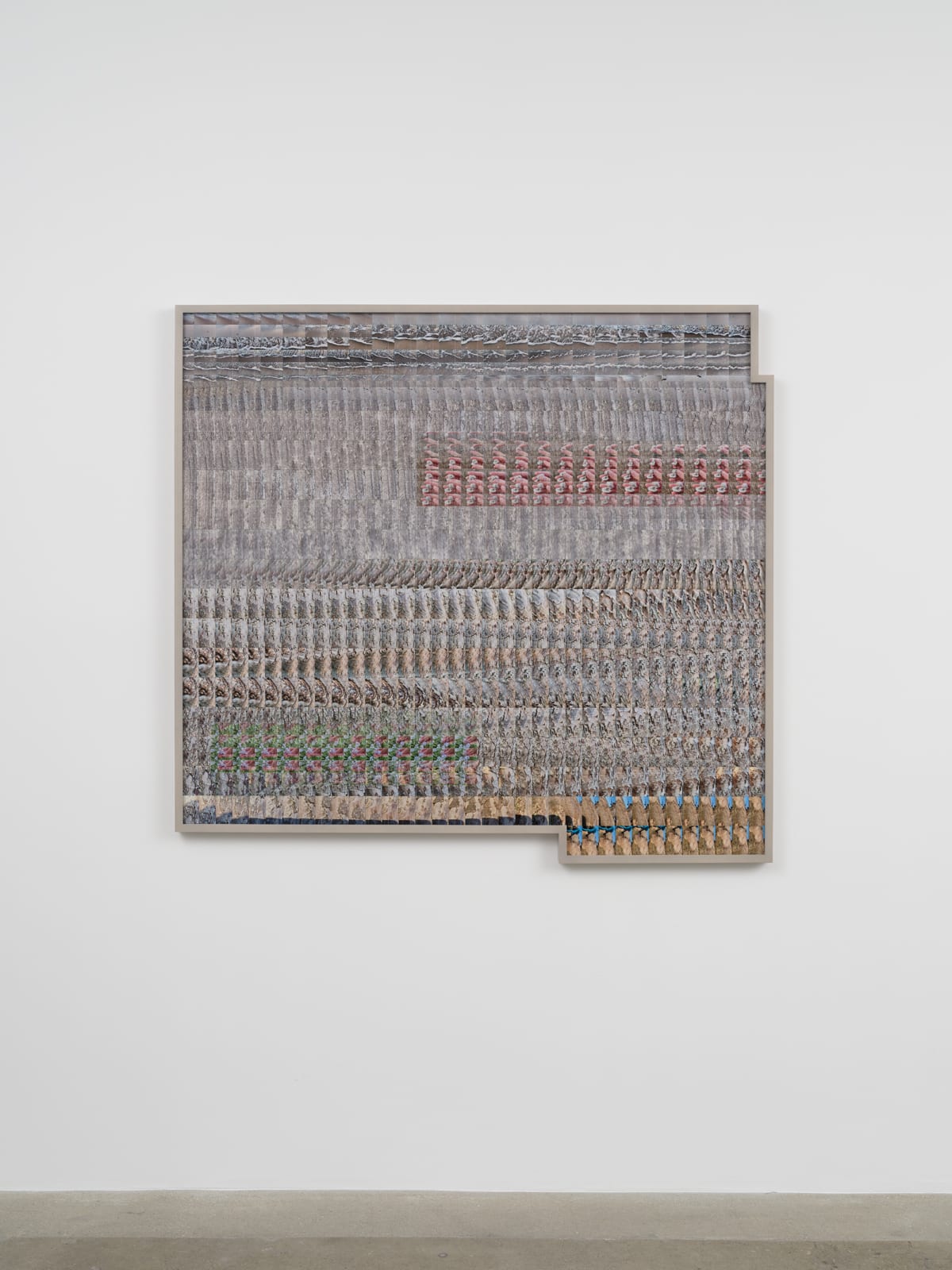 Shiyuan photo with small photos collaged