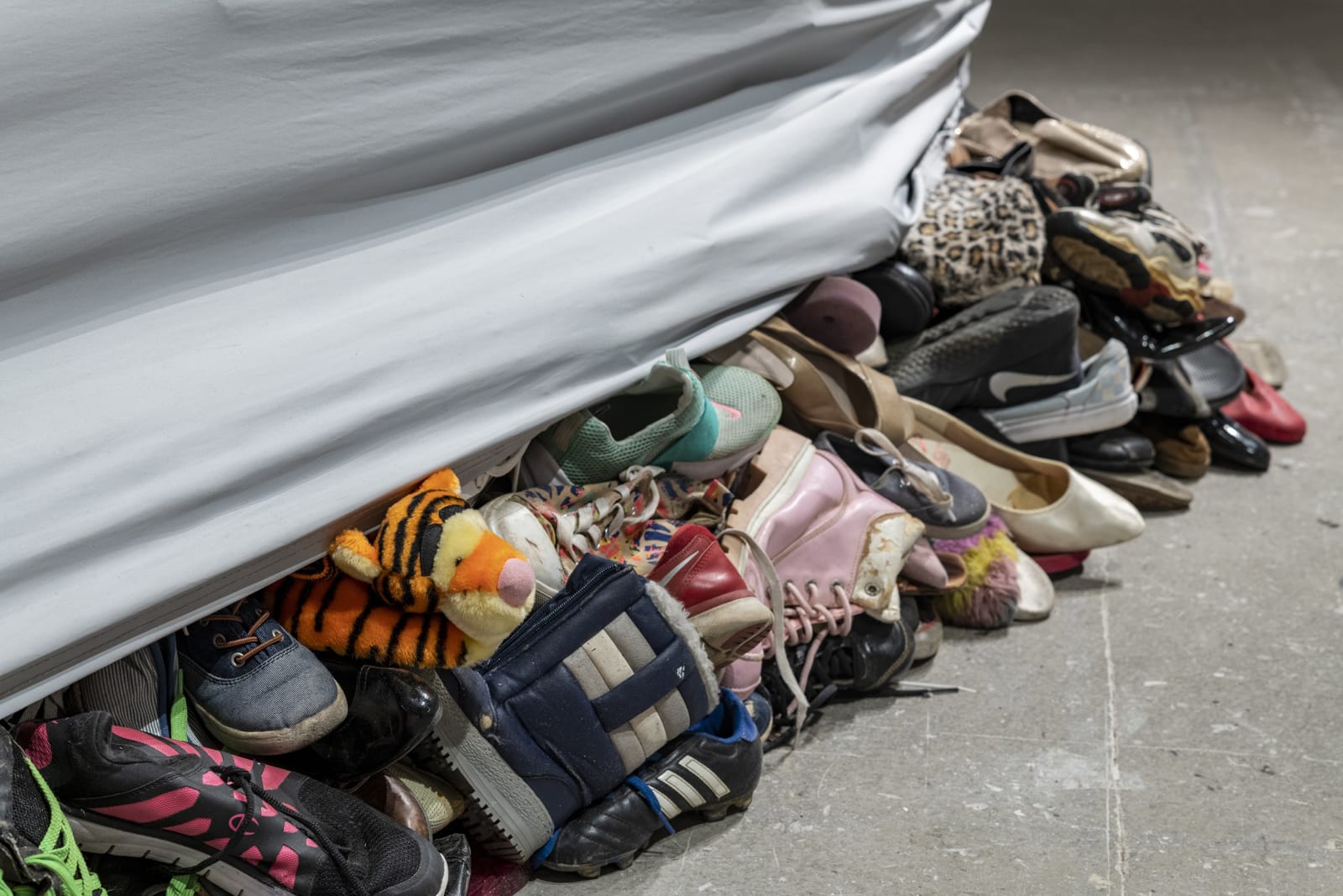 Car Cover and Export Shoes [detail]