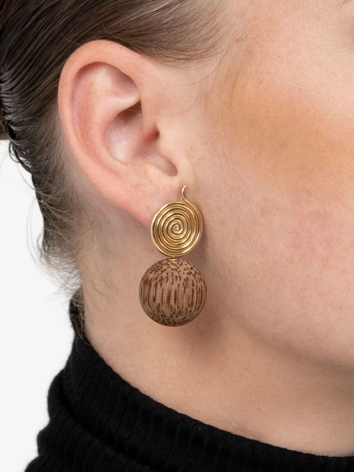 VRAM, Eon palm earrings