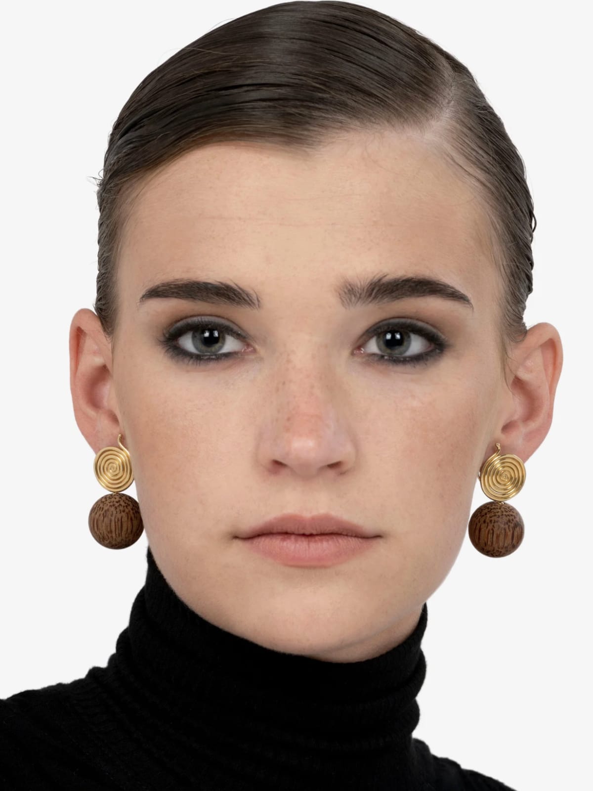 VRAM, Eon palm earrings