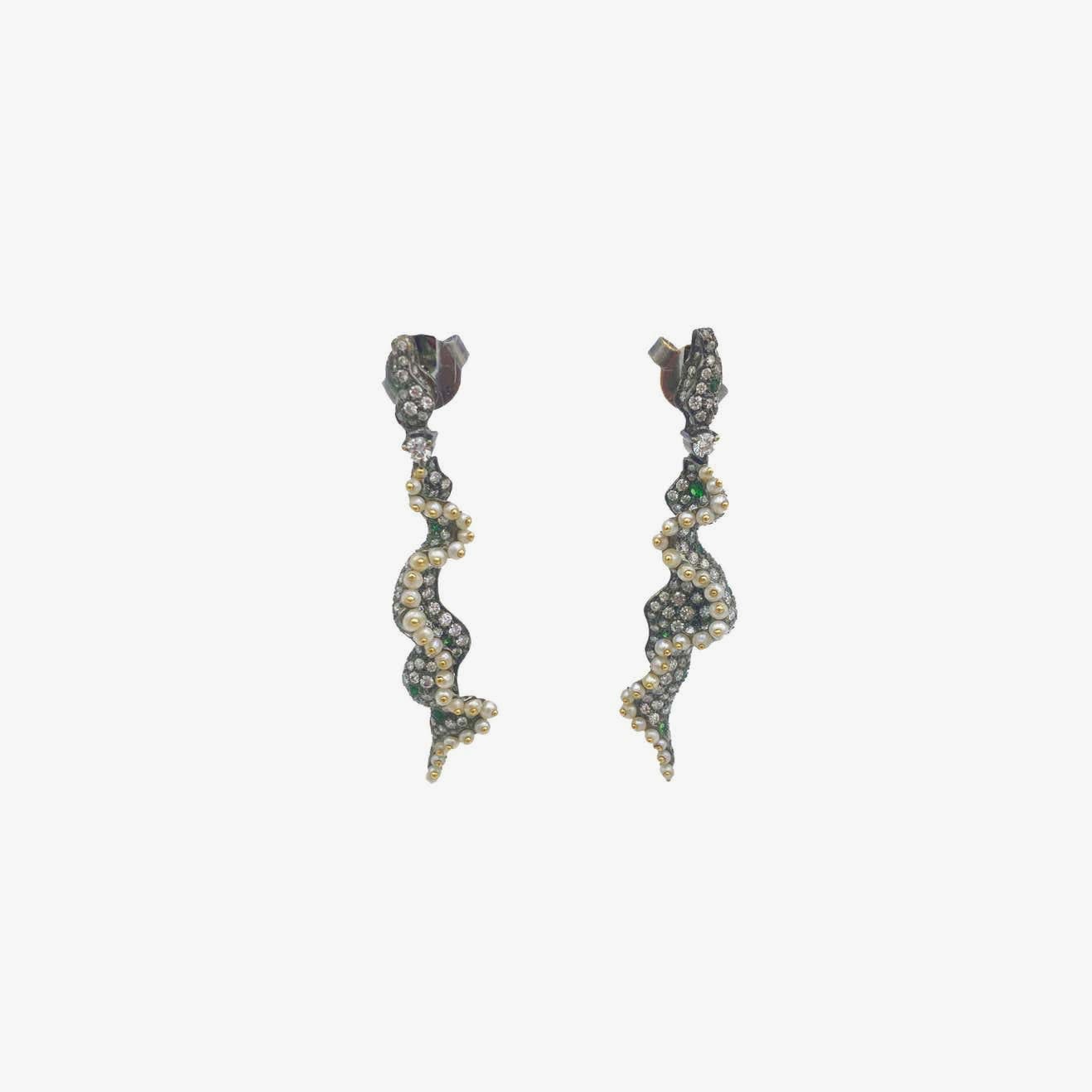 Arunashi, Natural pearl and diamond earring