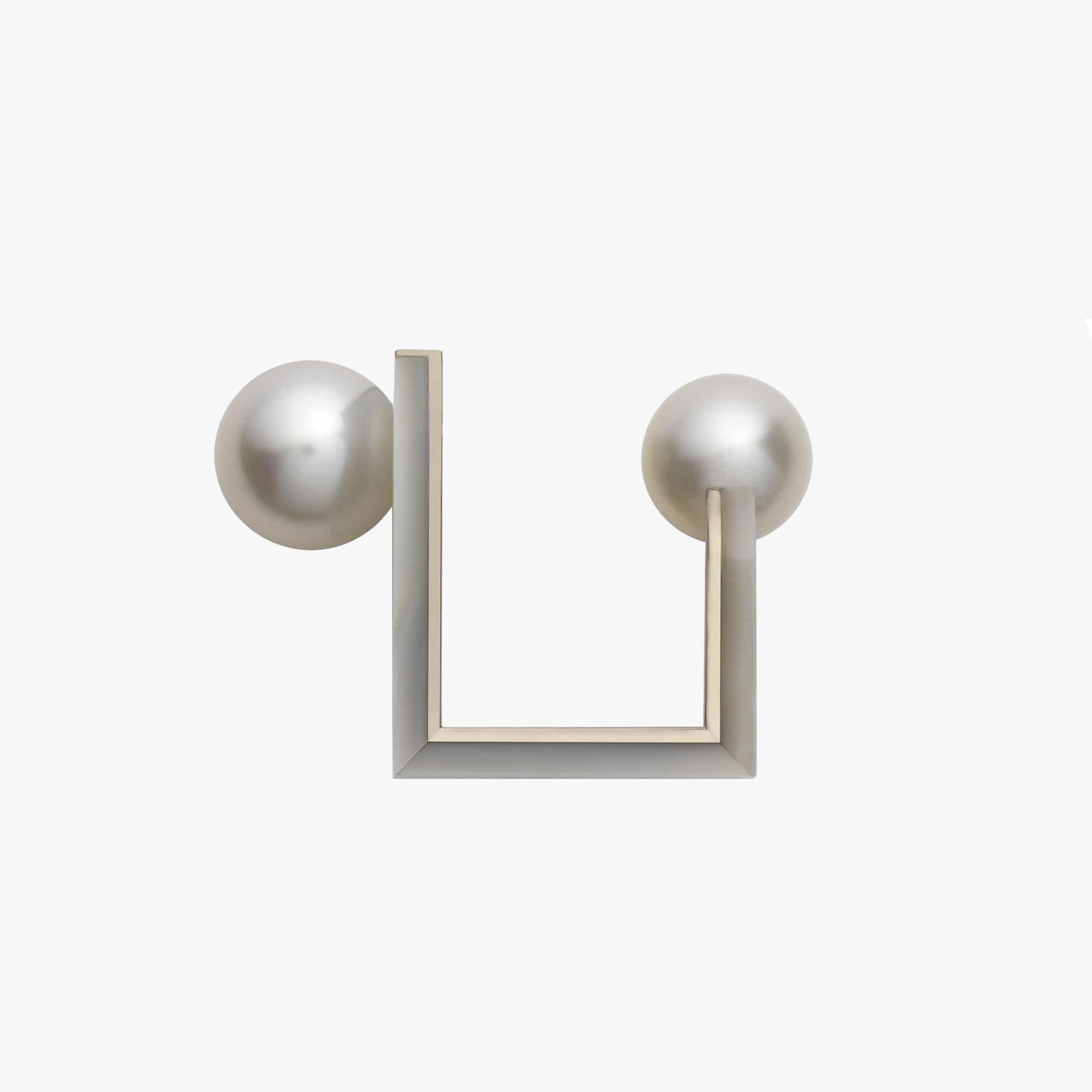Melanie Georgacopoulos, Asymmetric double pearl nacre ring