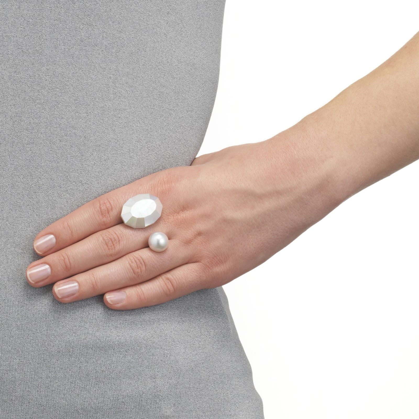 Melanie Georgacopoulos, MOP oval ring