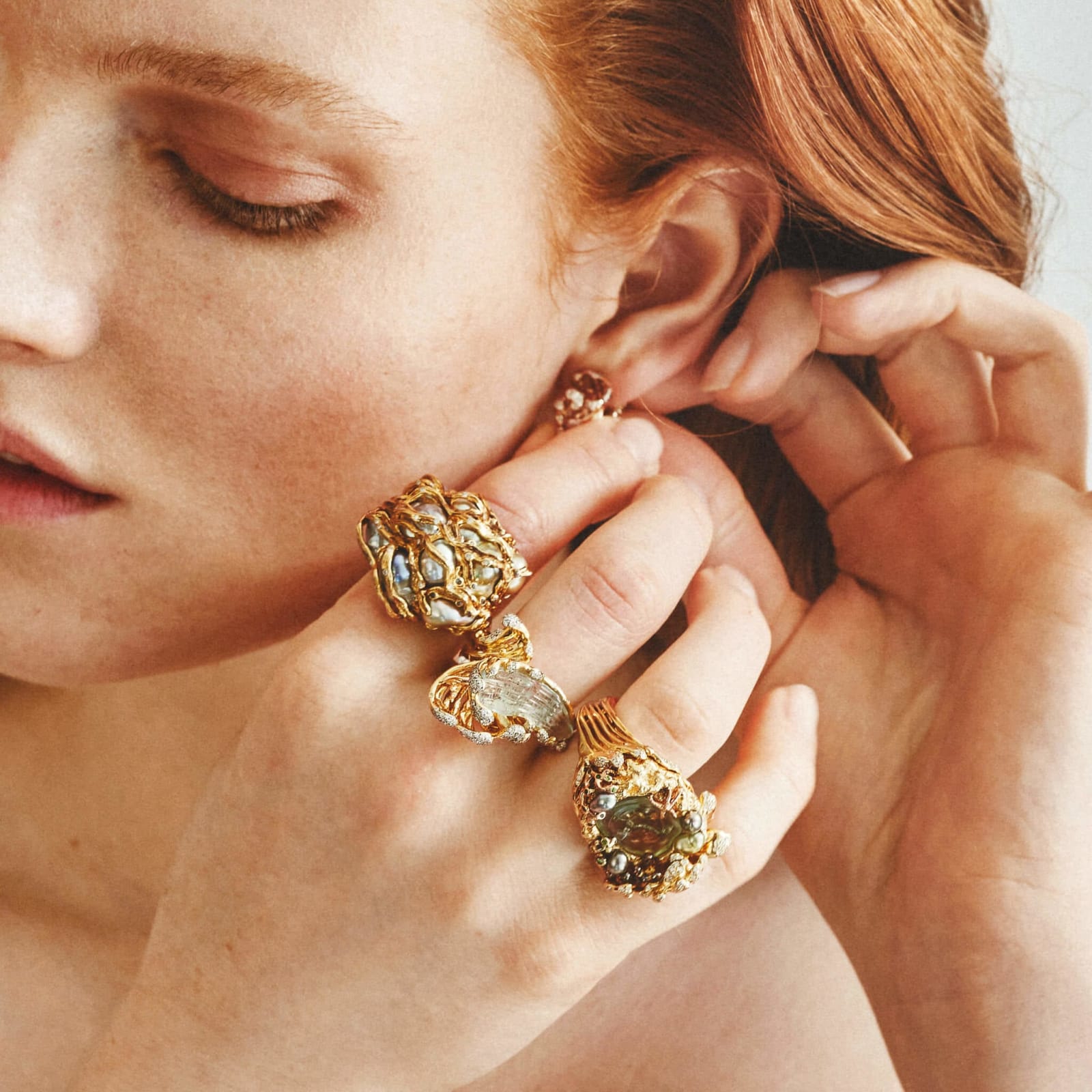 Bibi Van Der Velden, Sea goddess ring