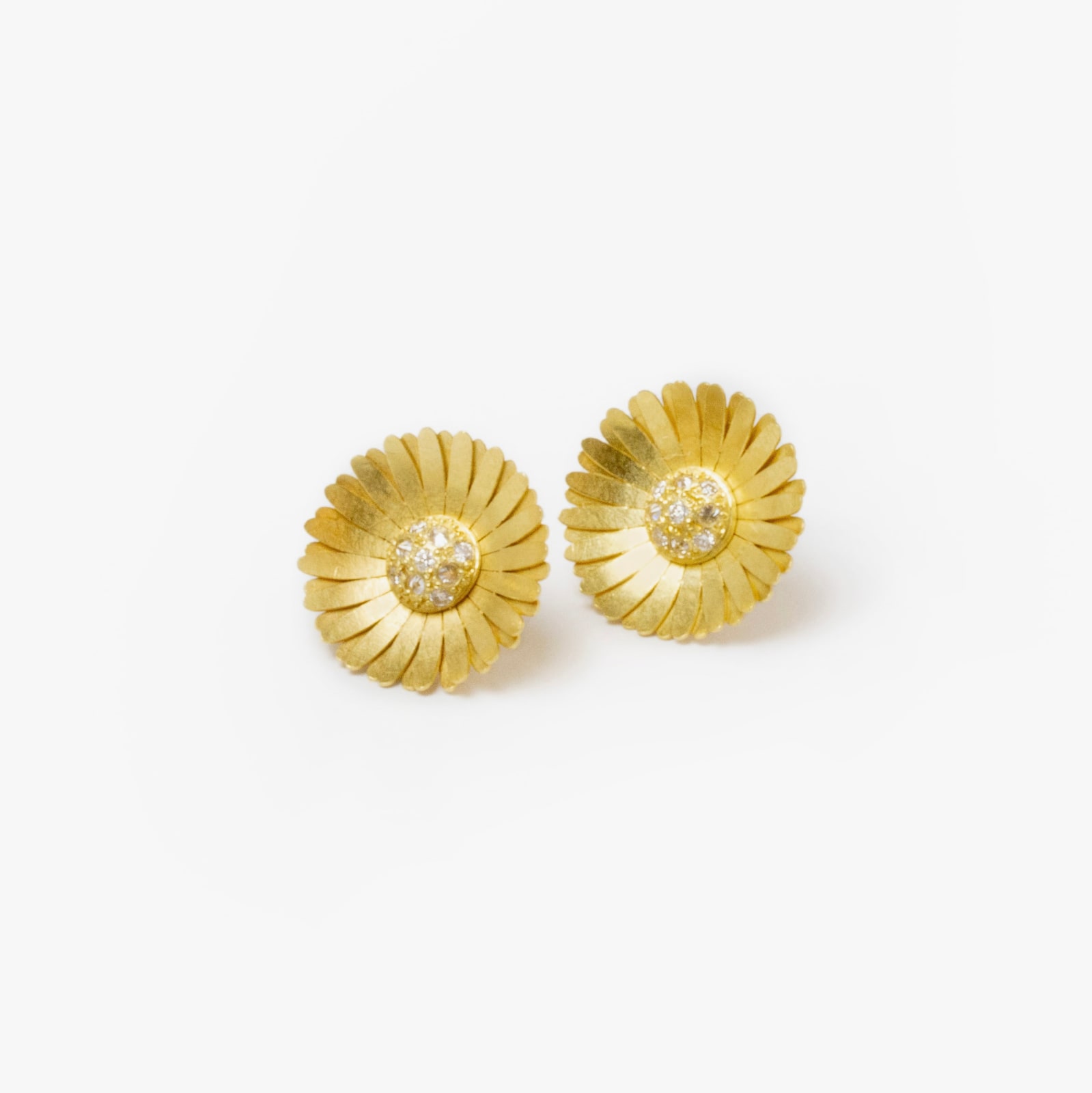 Christopher Thompson Royds, Daisy earrings with diamonds