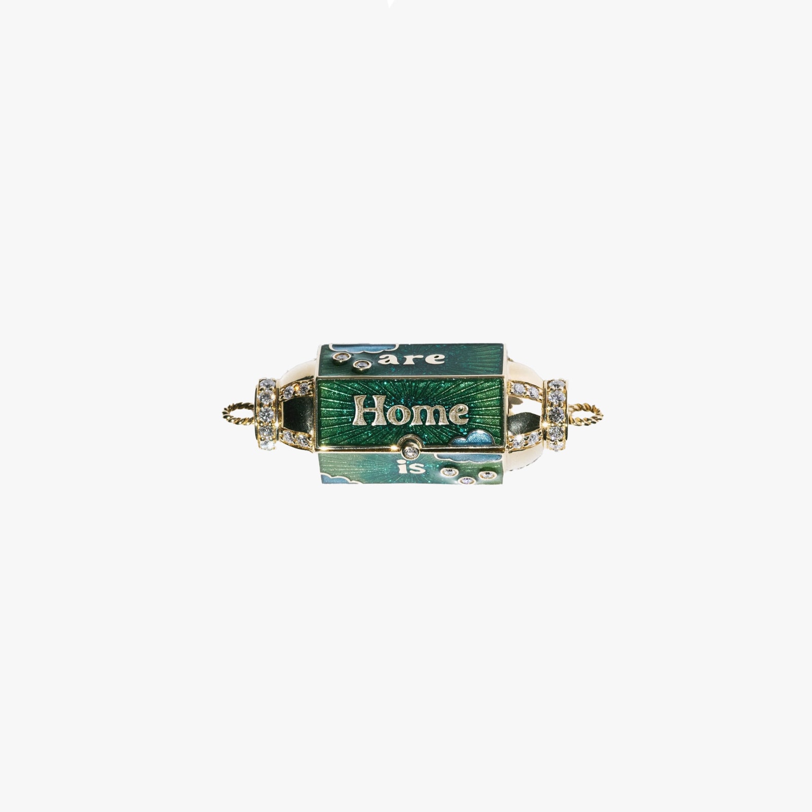 Marie Lichtenberg, Home is everywhere you are locket