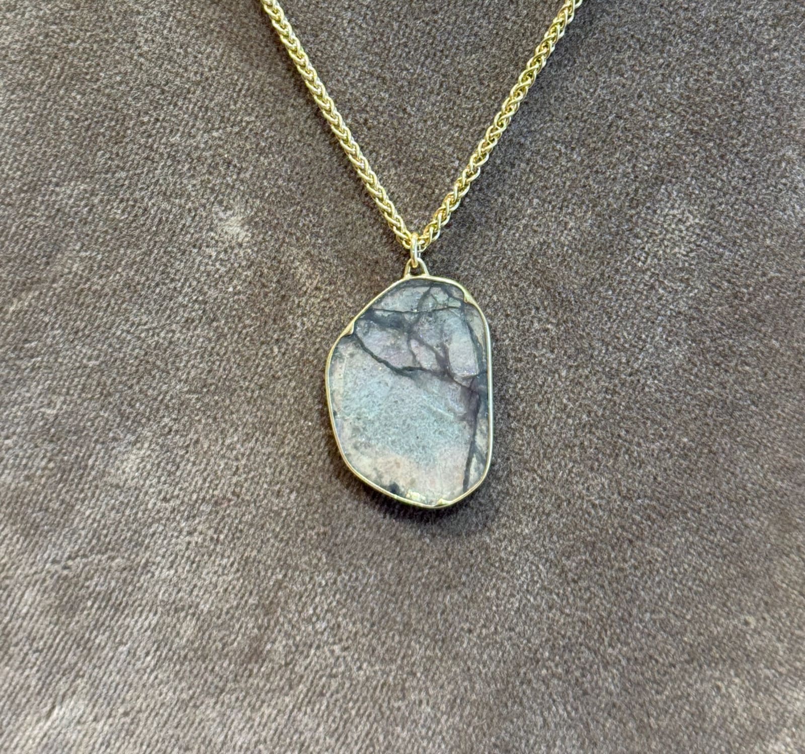 Gabriella Kiss, Diamond slab pendant