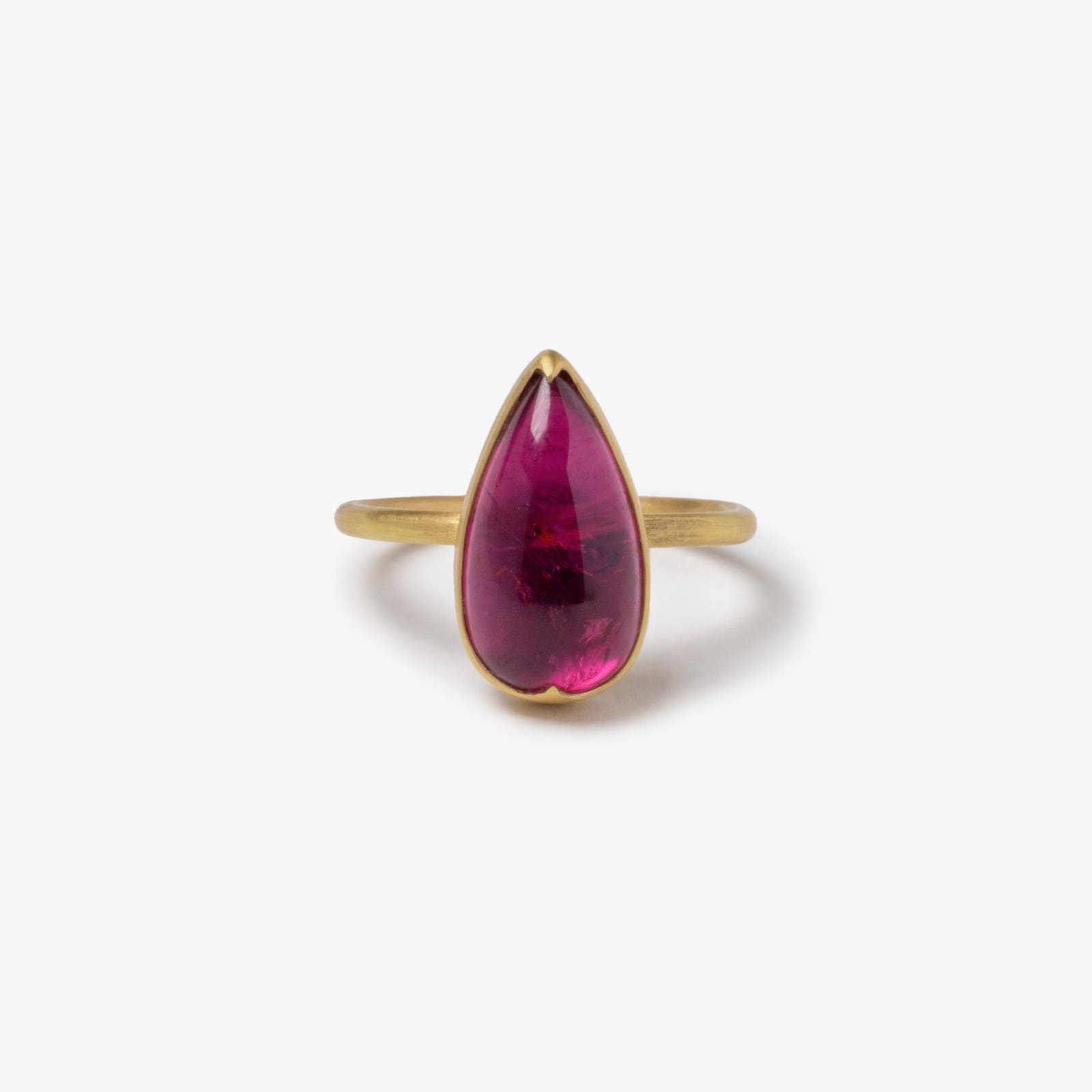 Gabriella Kiss, Pink tourmaline ring