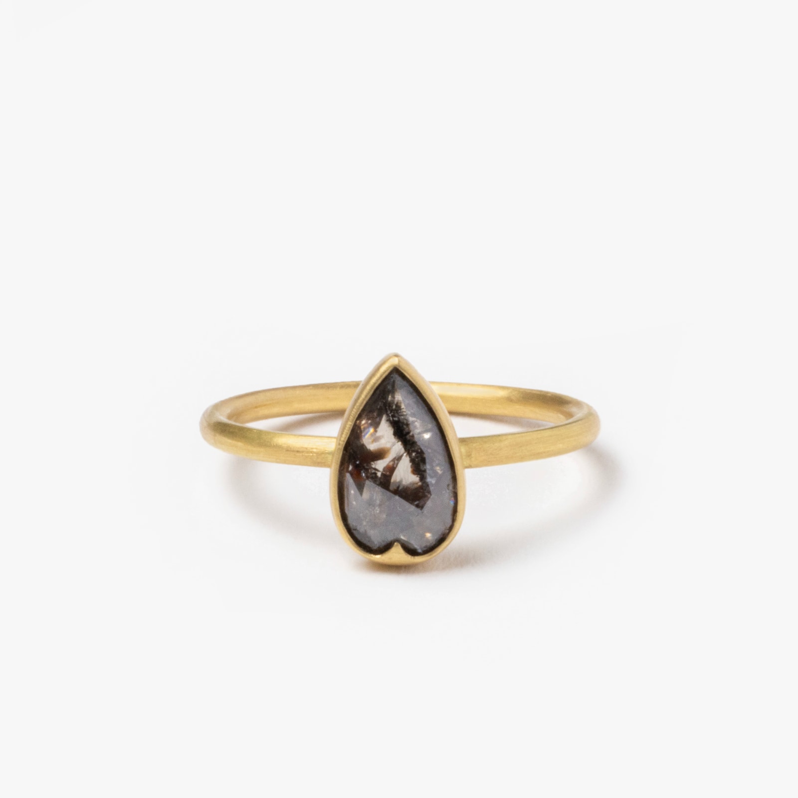 Gabriella Kiss, Pear salt and pepper diamond ring