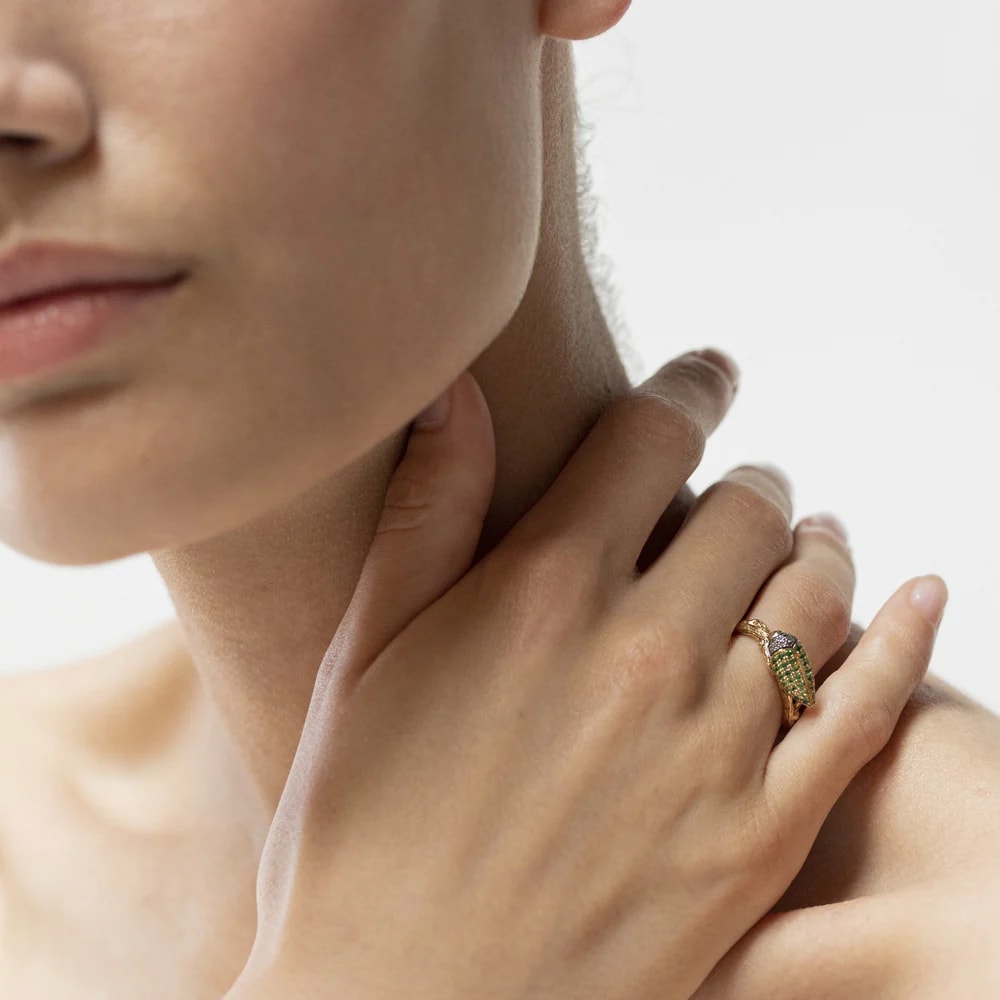 Bibi Van Der Velden, Tsavorite single scarab ring