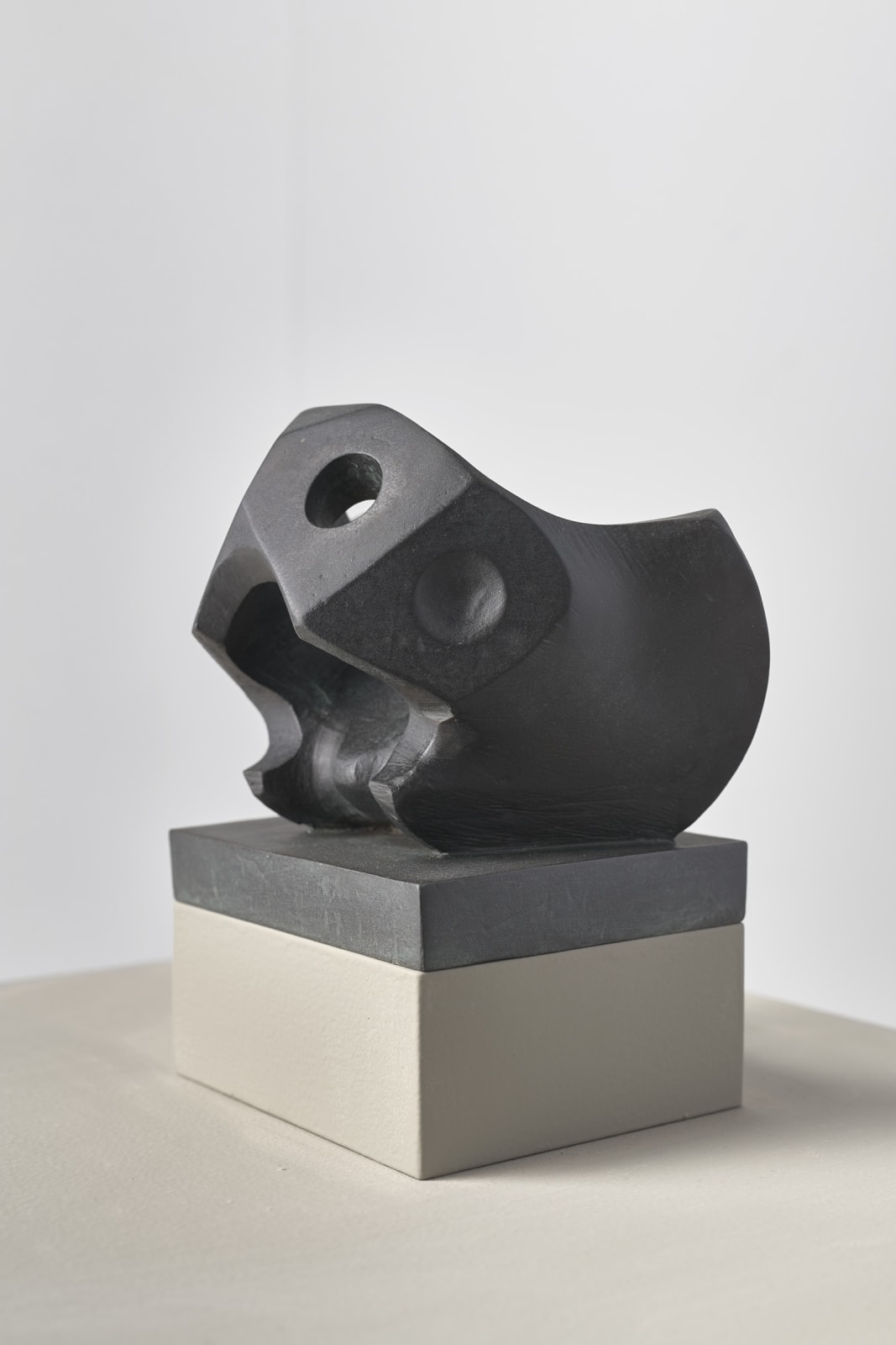 Kenny Hunter, Crown and Root (Skull and Pelvis), 2023