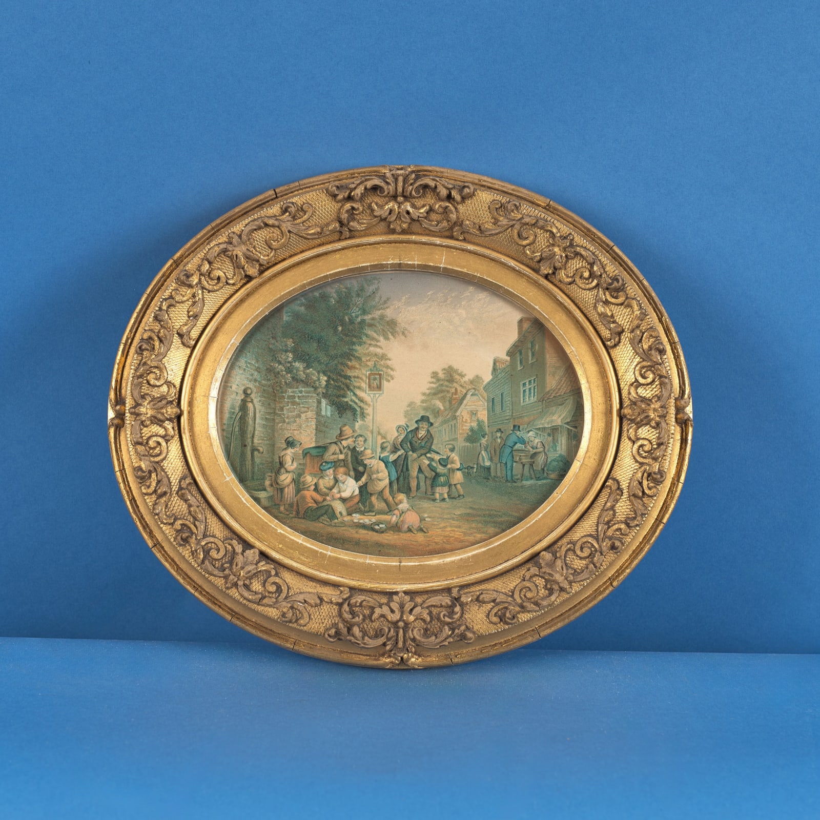 Gilt oval frame, one of a pair, 19th century