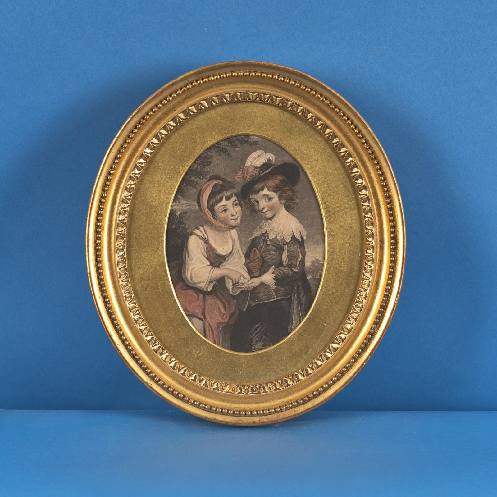 Gilt oval frame, 19th century