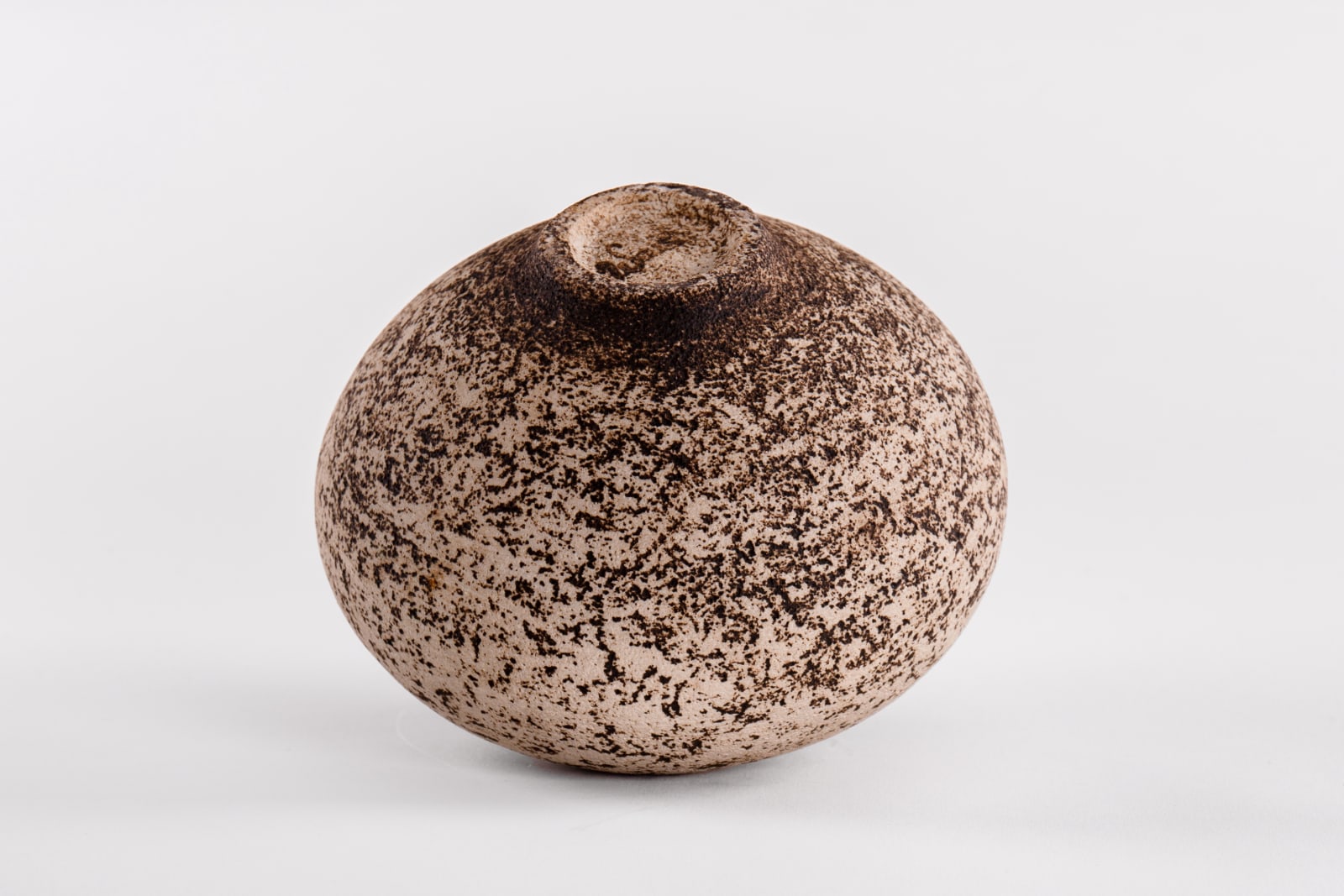 Waistel Cooper, Ovoid 'pebble' vase , 1960s