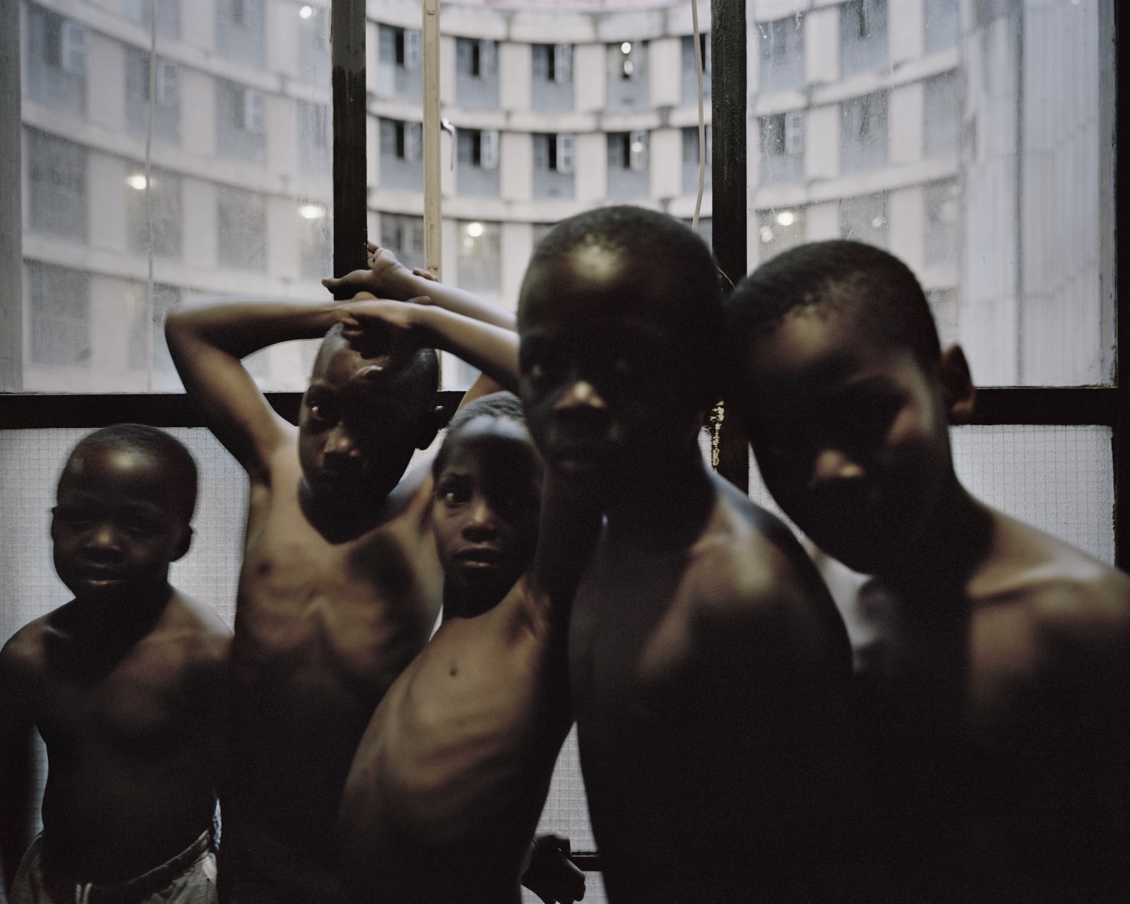 Patrick Waterhouse, Patrick Waterhouse & Mikhael Subotzky: Bodybuilders, Ponte City, 2010