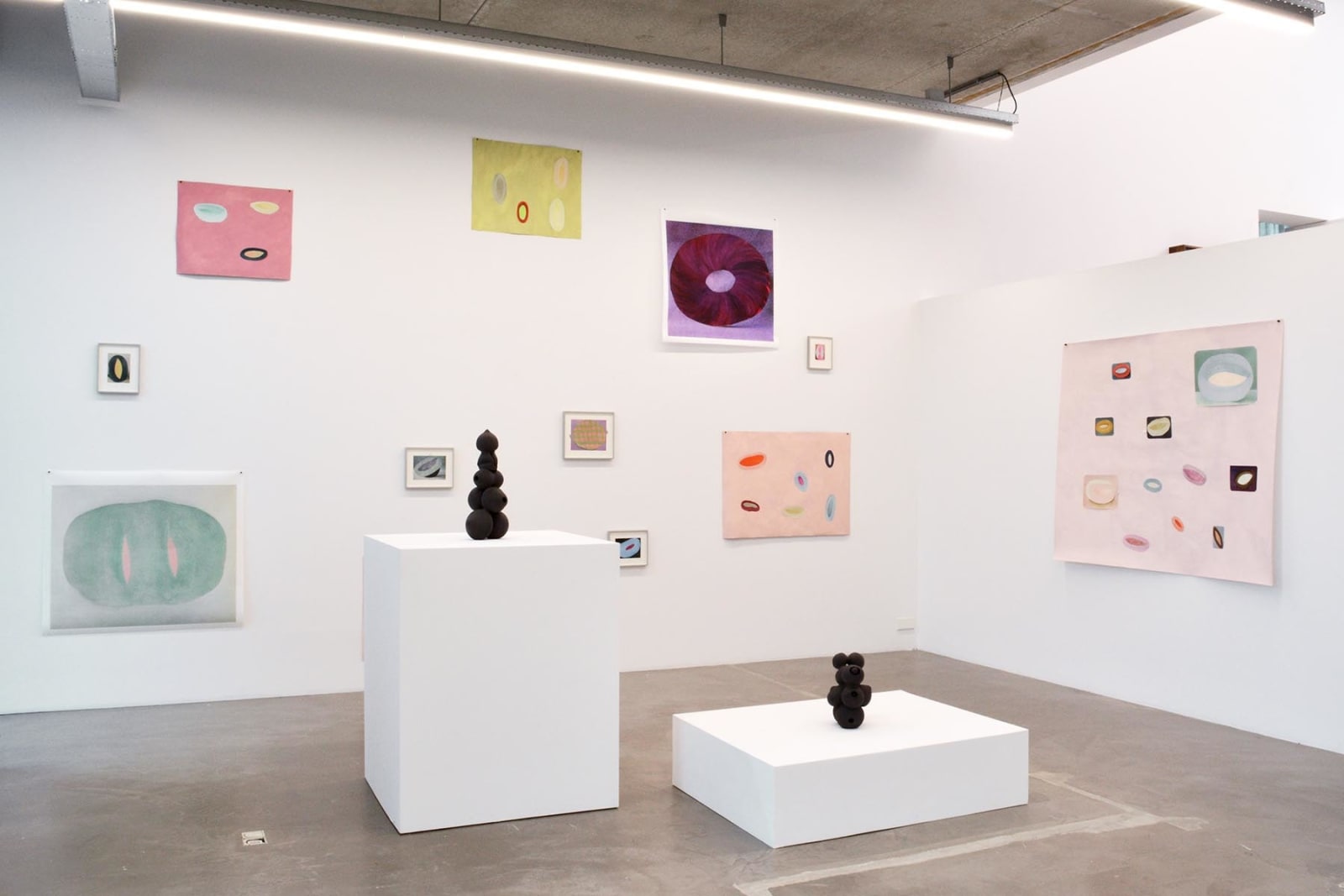 Ruth van Beek, Table with bowls, plates and cuts (7), 2023