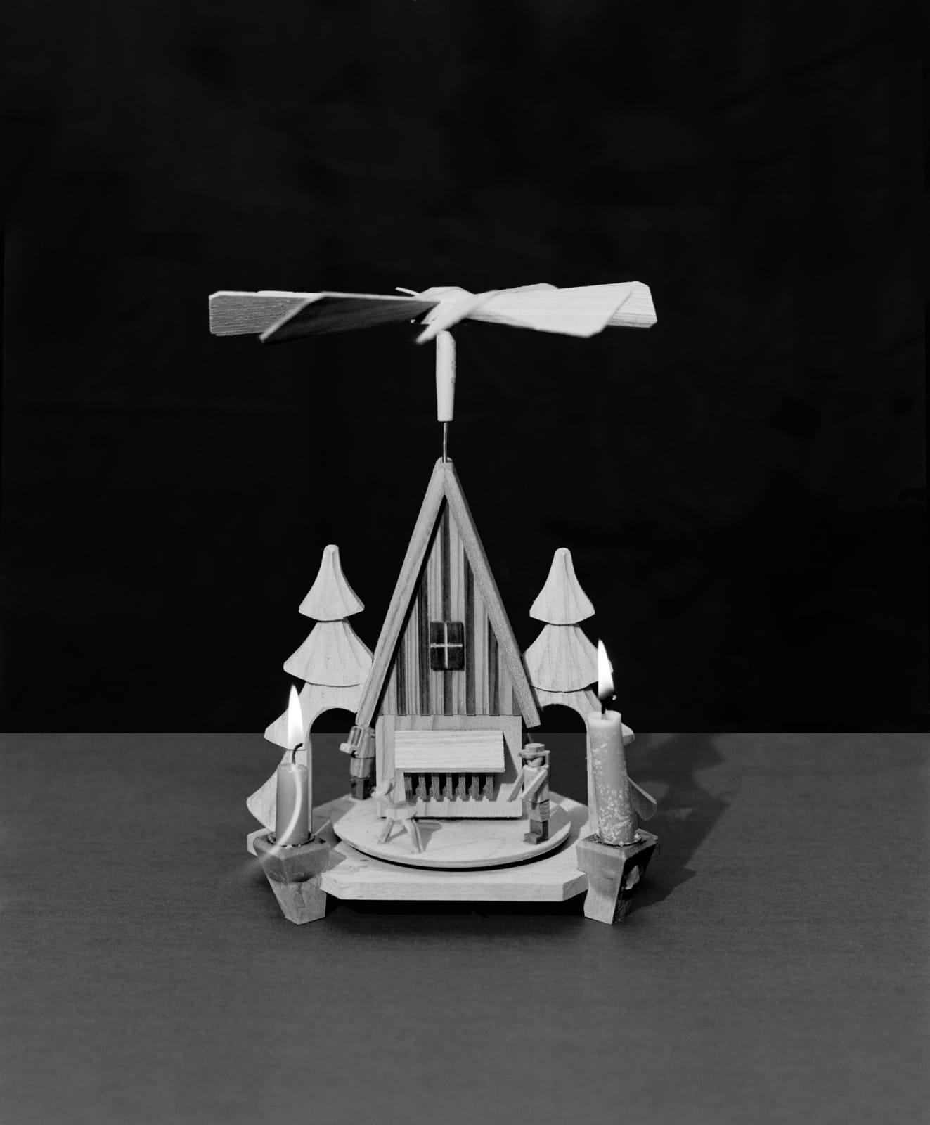 Peter Watkins, The Unforgetting | Lichtergestelle, 2014
