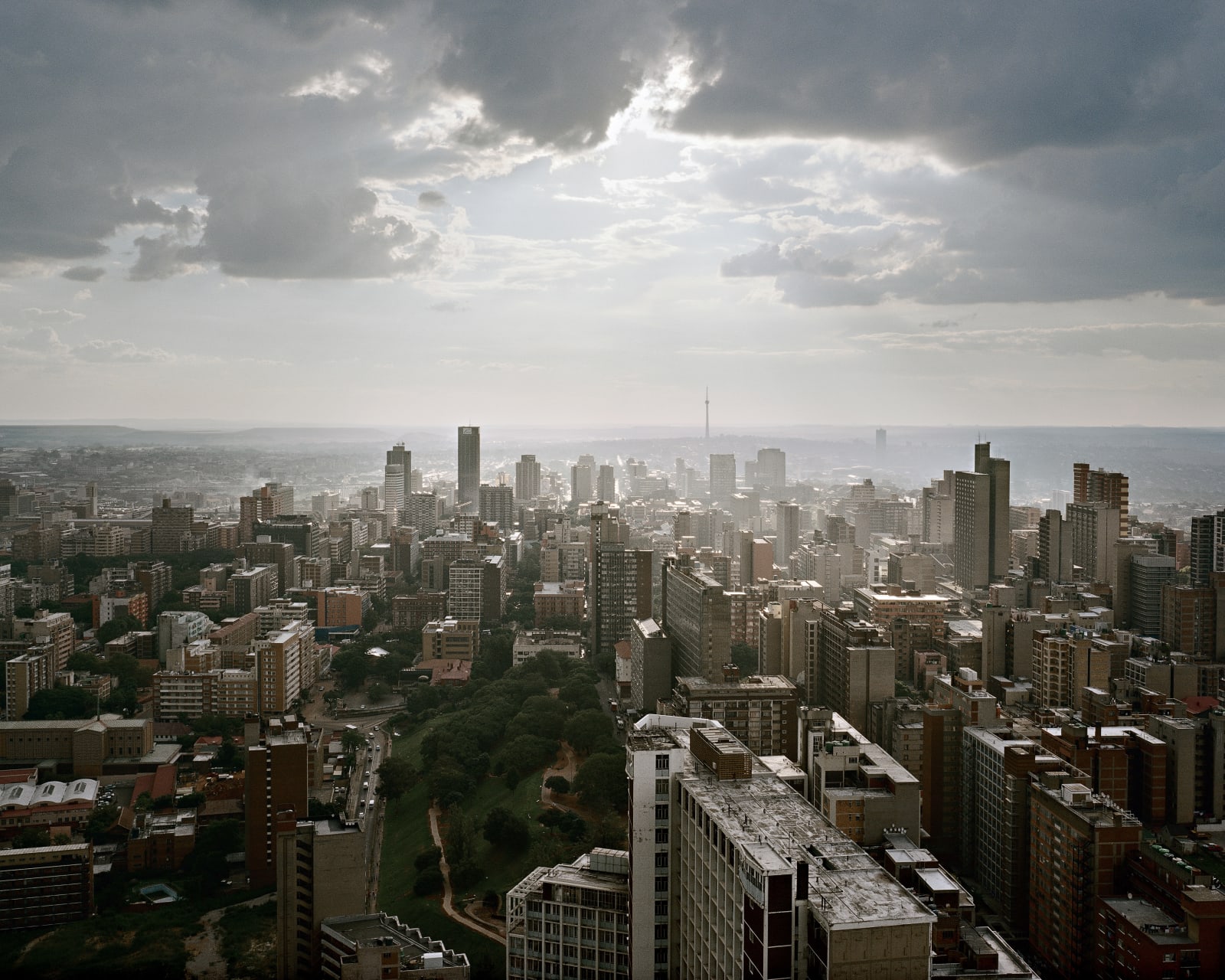 Patrick Waterhouse, Patrick Waterhouse & Mikhael Subotzky: Looking West, Ponte City, Johannesburg, 2008