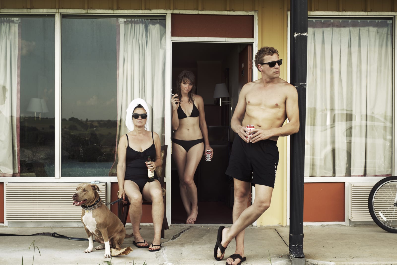 Robin de Puy, If this is true... / Self portrait (color) with Simone and Maarten, Loudon (Tennessee) , 2015