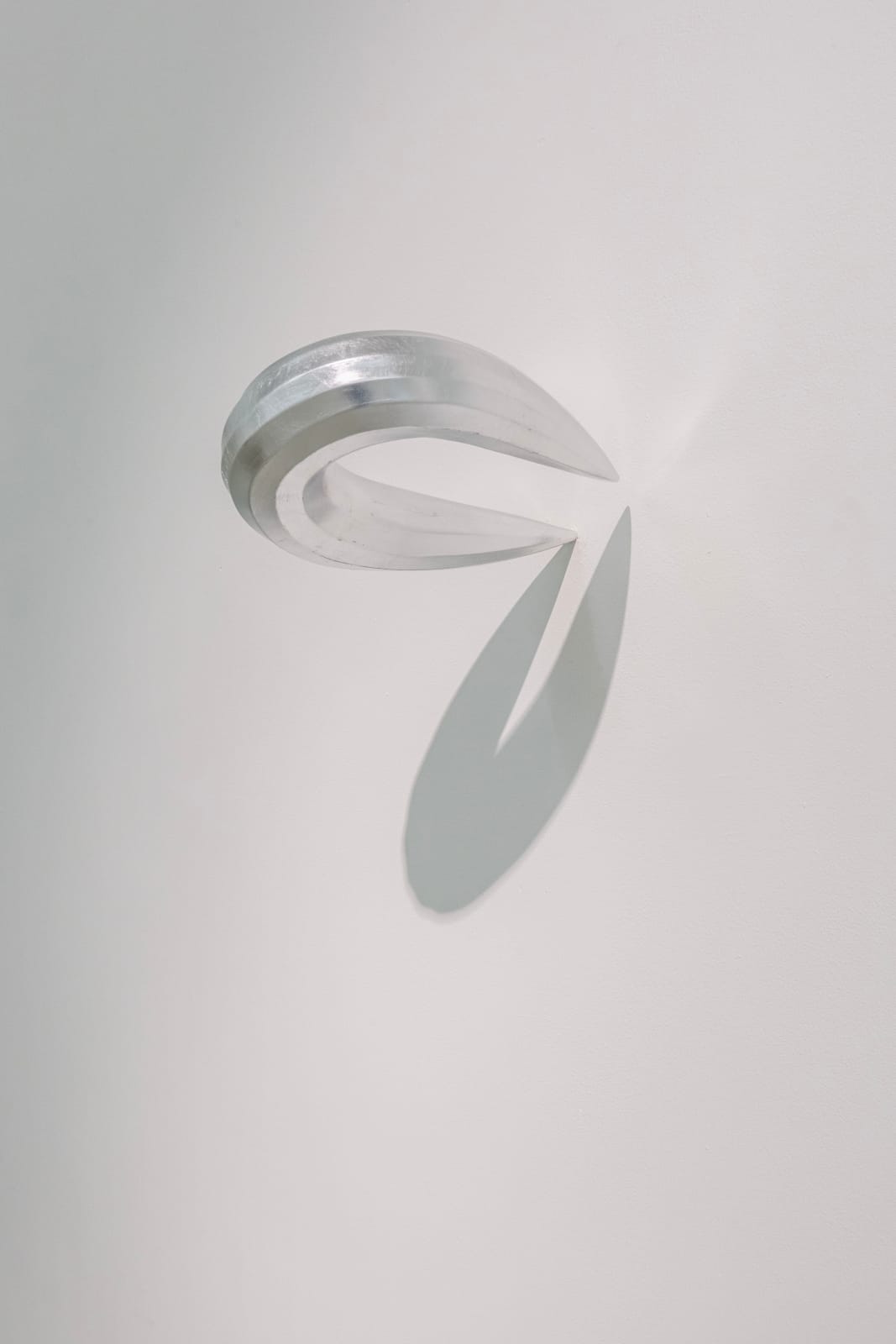 Bryan Hunt, Small Silver U, 2009