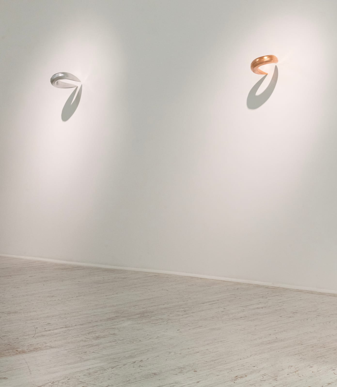 Bryan Hunt, Small Silver U, 2009