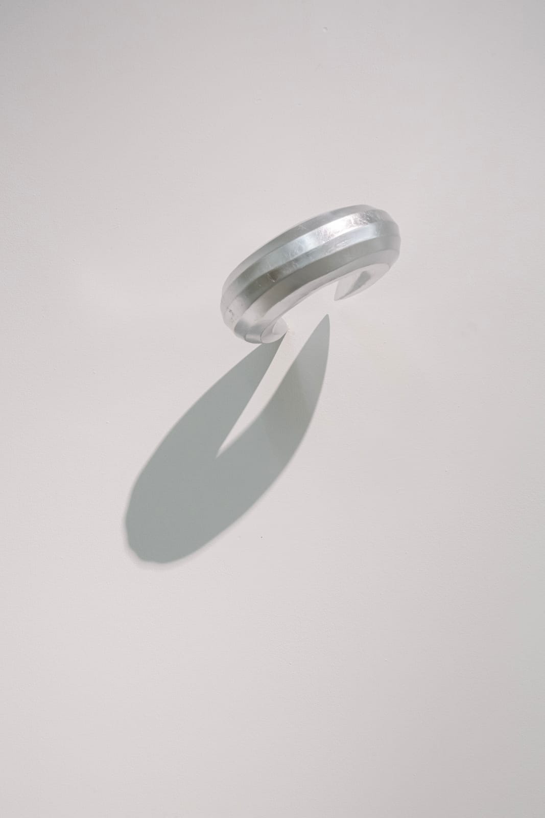 Bryan Hunt, Small Silver U, 2009