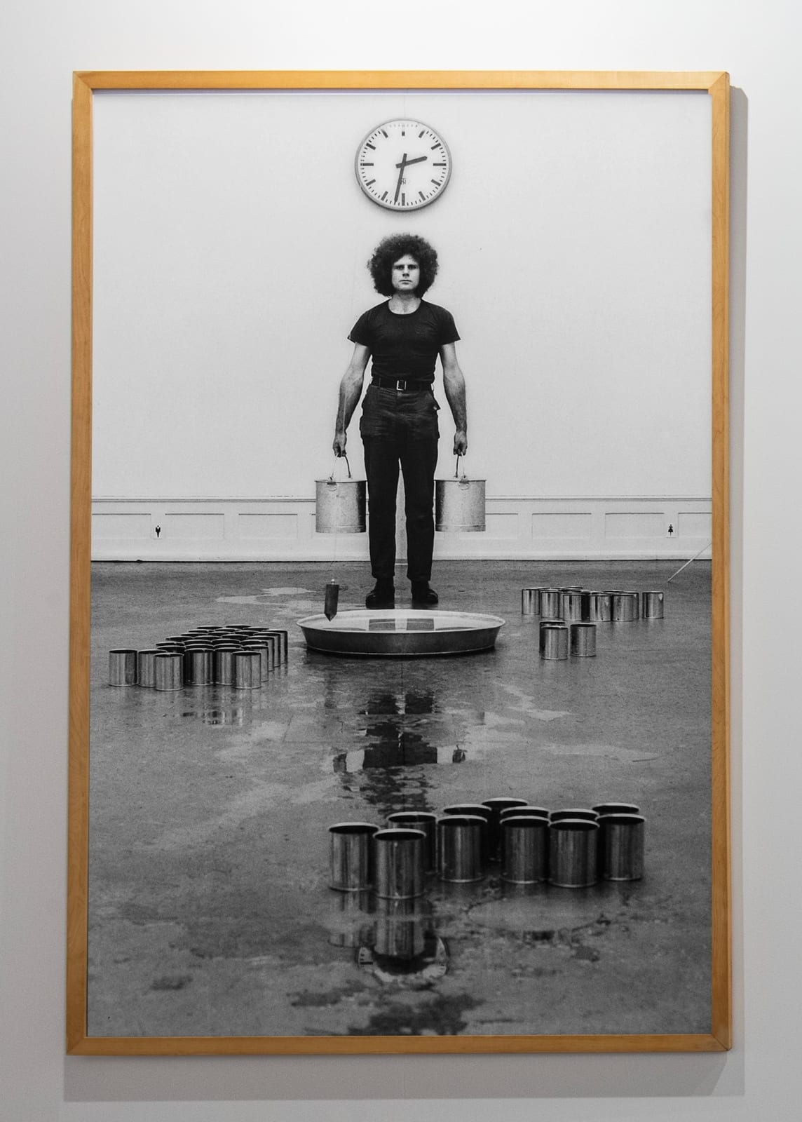 Klaus Rinke, Der Wasserträger, 1971