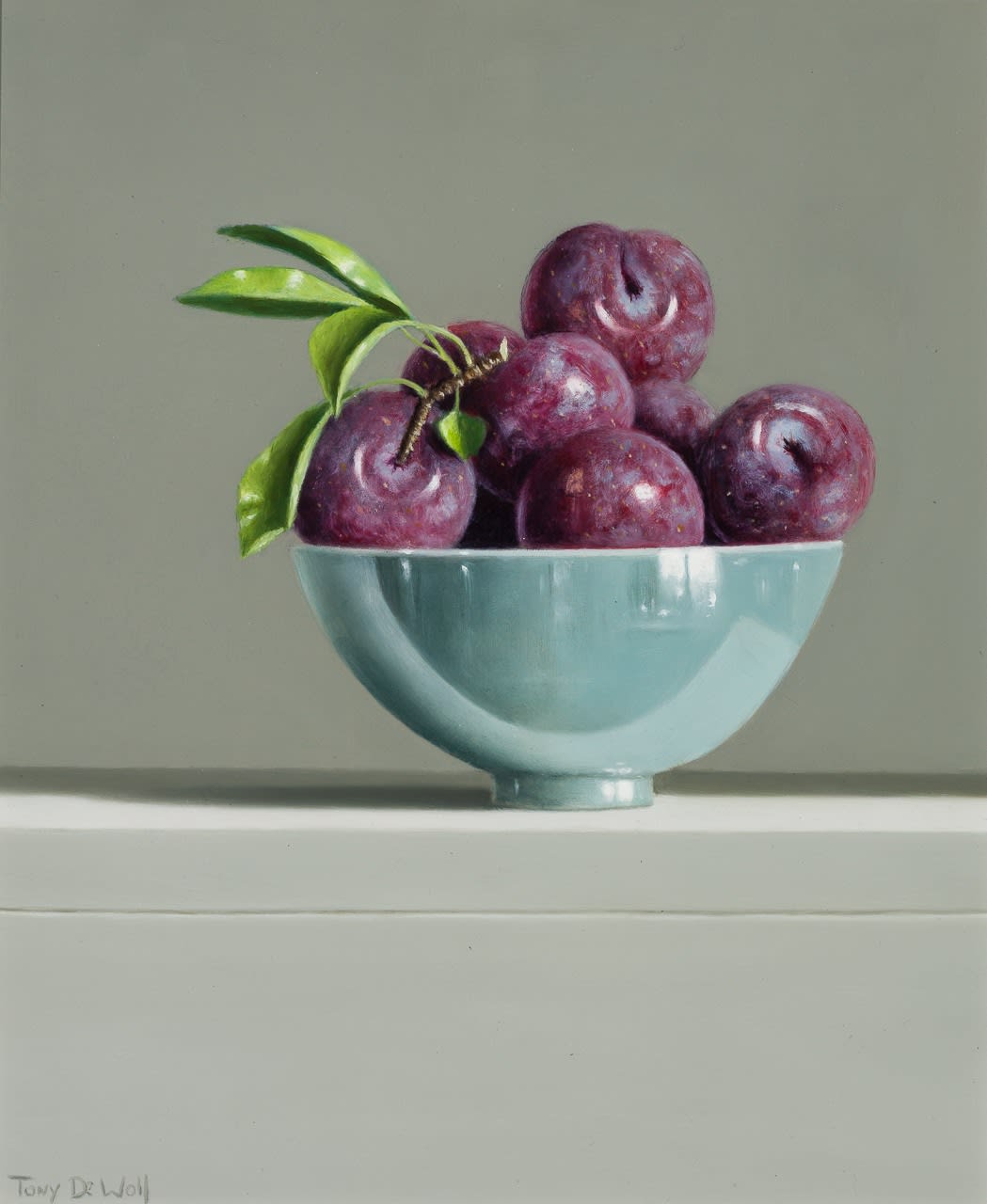 Tony de Wolf, Plums in Blue Bowl