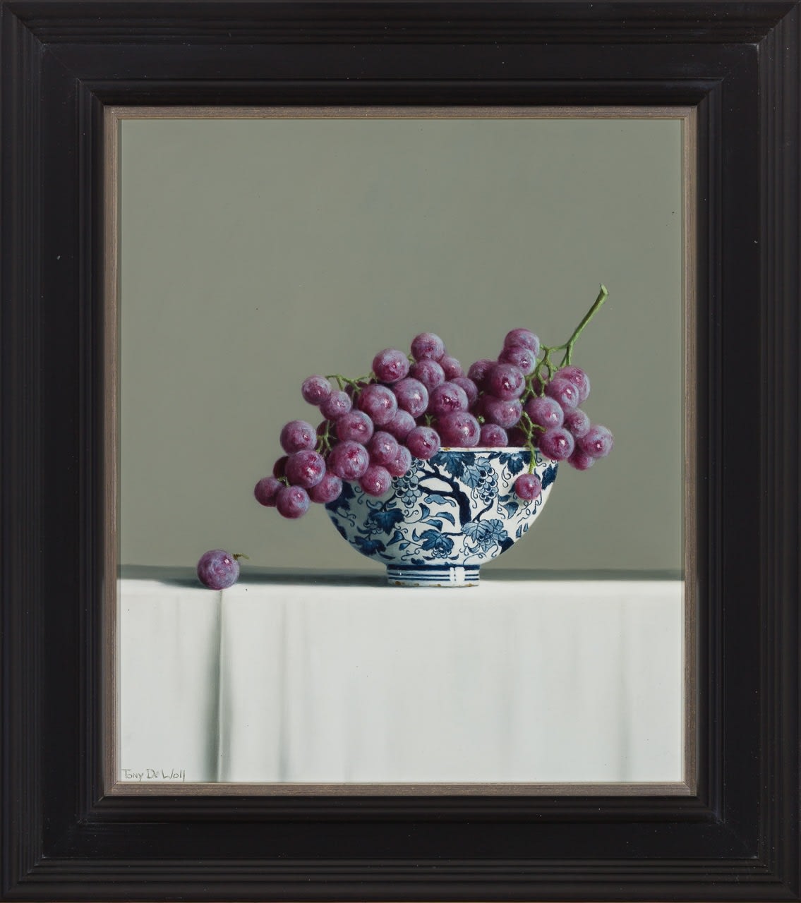 Tony de Wolf, Grapes in Chinese Bowl