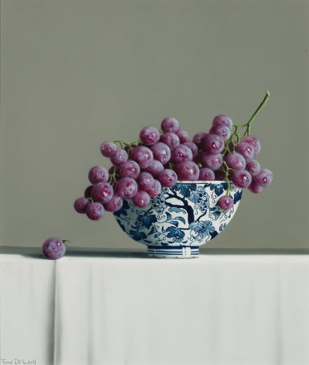 Tony de Wolf, Grapes in Chinese Bowl