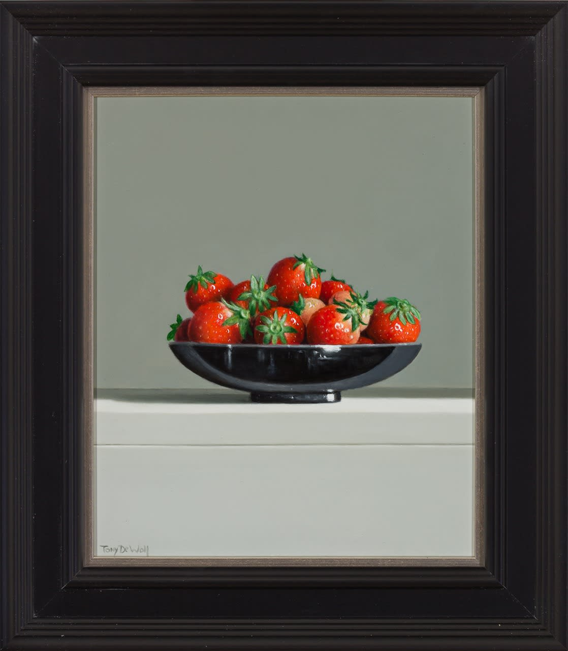 Tony de Wolf, Strawberries in Dark Blue Bowl