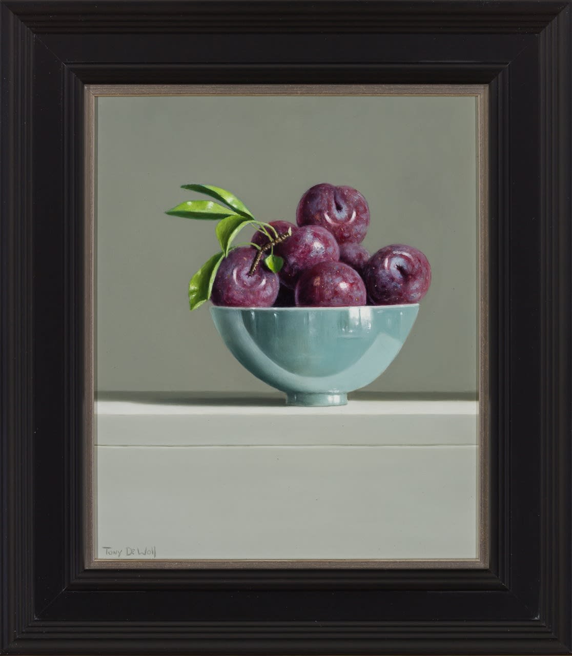Tony de Wolf, Plums in Blue Bowl