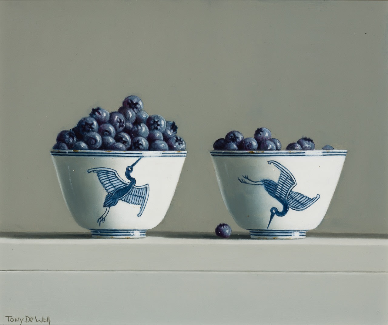 Tony de Wolf, Two Chinese Bowls with Blueberries
