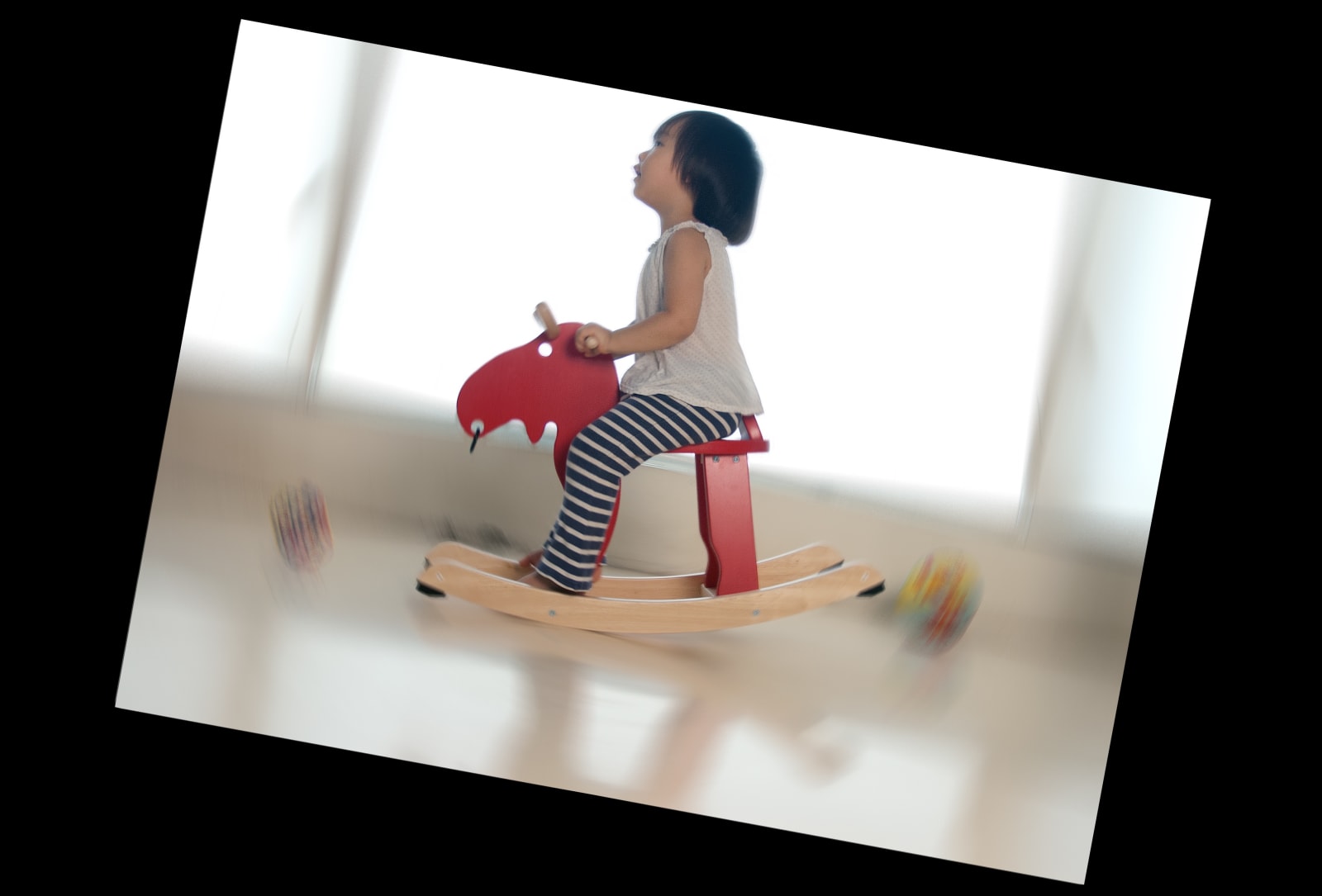 袁廣鳴, 微笑的小木馬 Smiling Rocking Horse, 2011