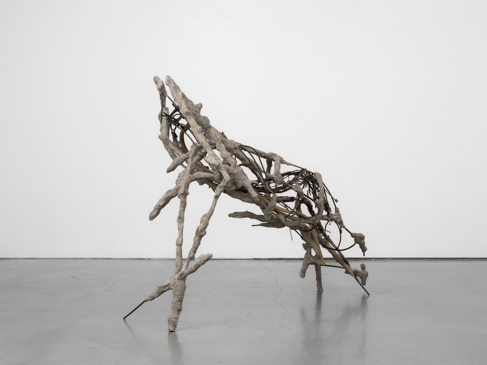 Mire Lee, Look, I'm a fountain of filth raving mad with love; tunnel sculpture I, 2022