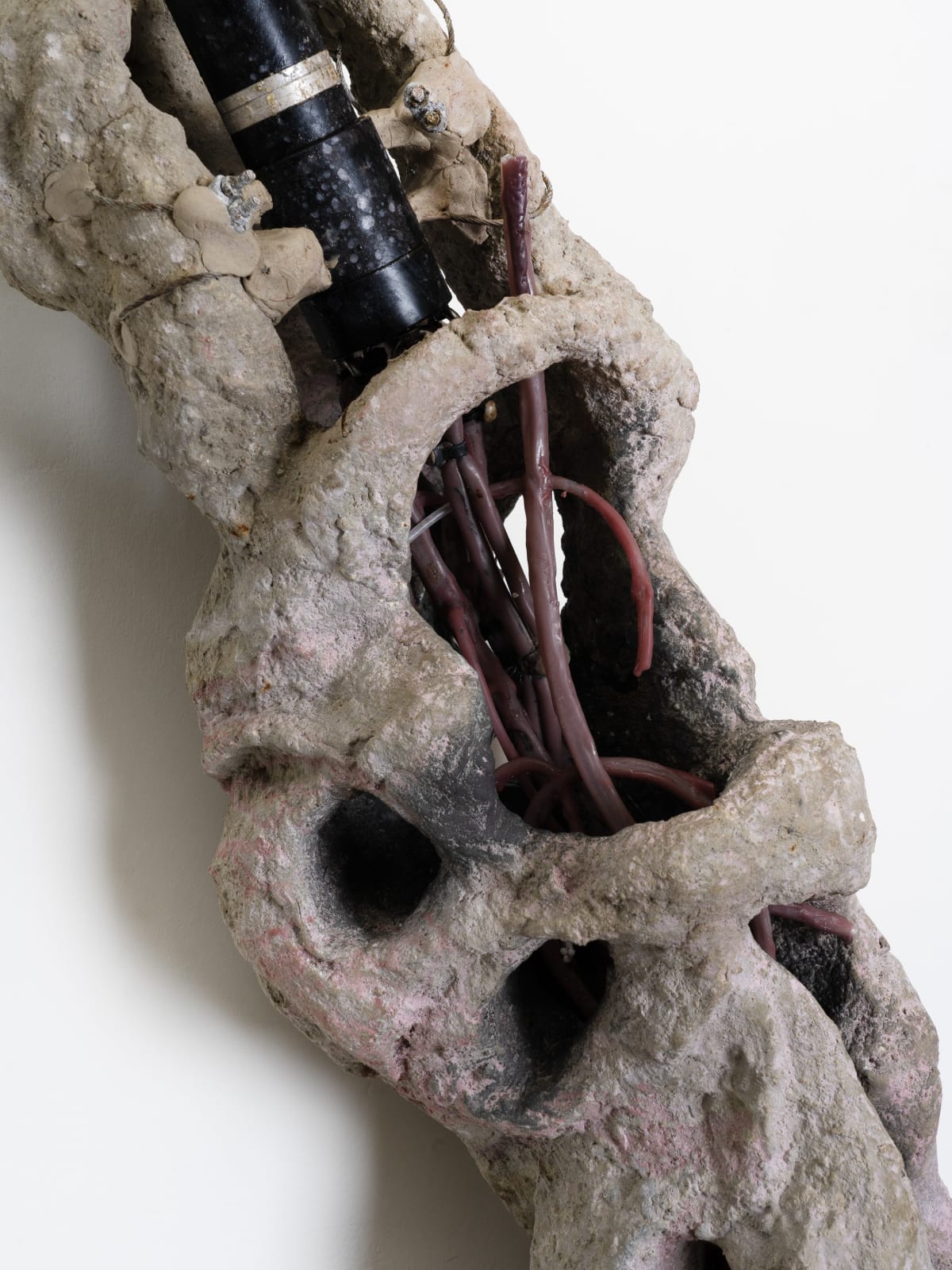 Mire Lee, Endless House: Holes and Drips (Sculpture #3), 2022