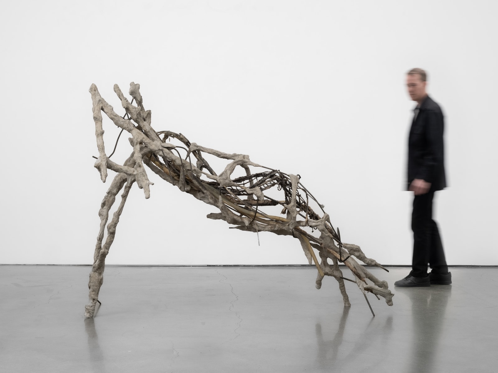 Mire Lee, Look, I'm a fountain of filth raving mad with love; tunnel sculpture I, 2022