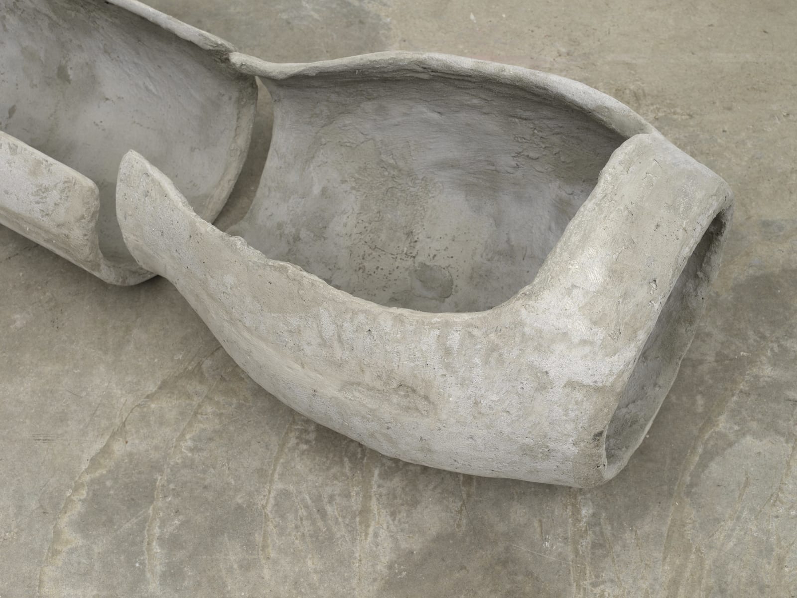 Mire Lee, Horizontal Forms; basket and cylinder, 2022