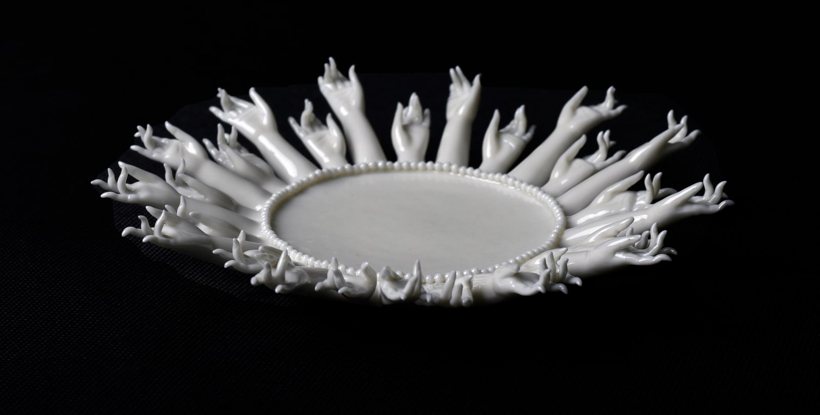 Peter Ting, Buddha Hands Cup and Saucer Single Row, 2020