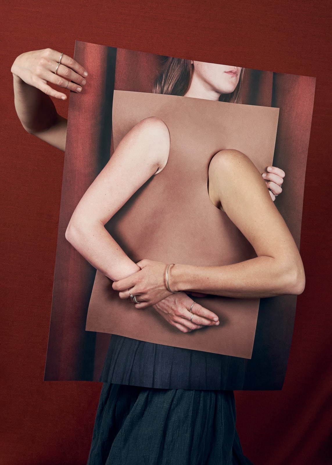 Alma Haser, To take somebody on the arm (Jemanden auf den Arm nehmen), 2024